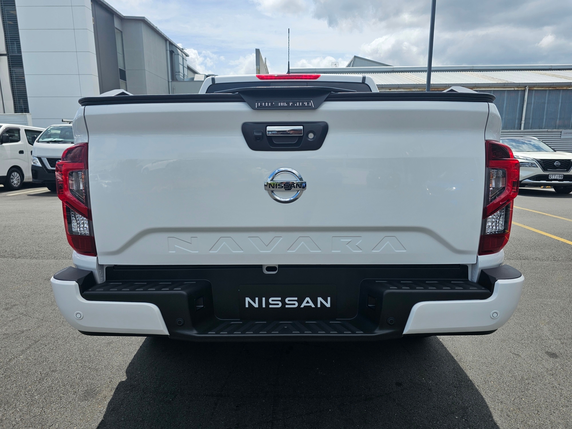 2024 Nissan Navara | ST I-ADVENTURE 4WD/AUTO | 25051 | 7