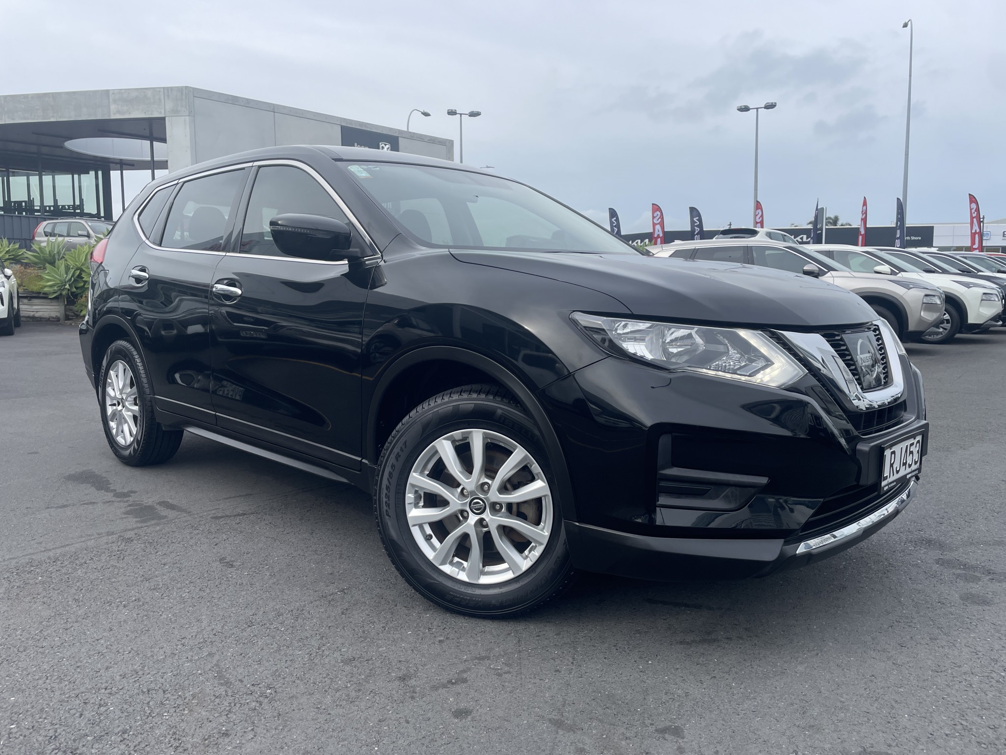 2018 Nissan X-Trail | ST 2.5P | 25060 | 4