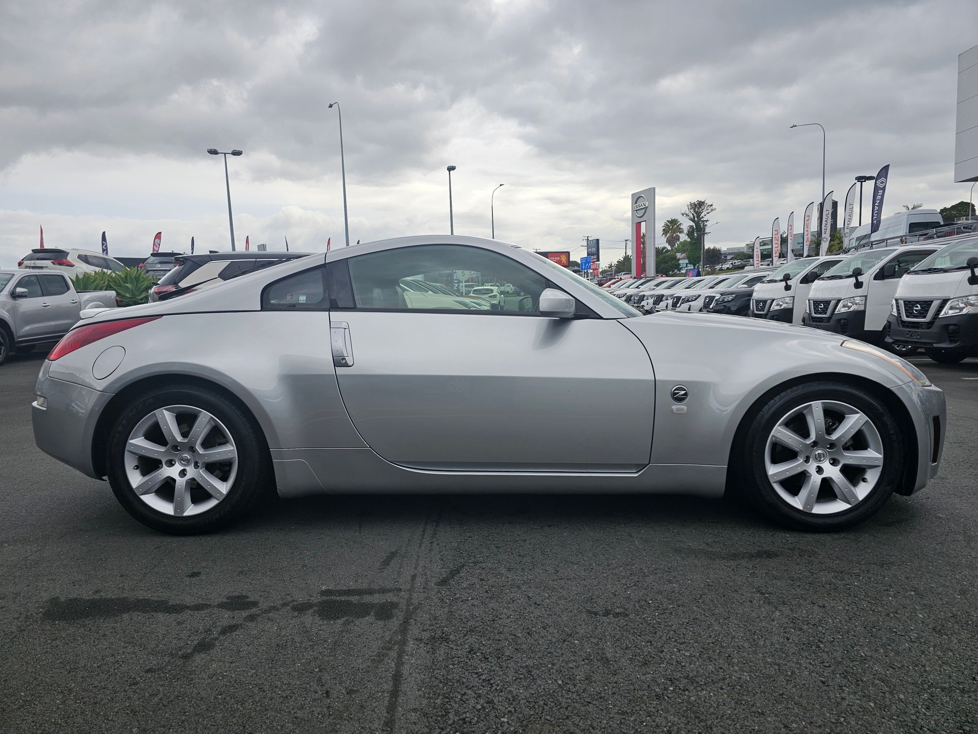 2003 Nissan 350Z | 5 SPD AUTO COUPE | 25073 | 6