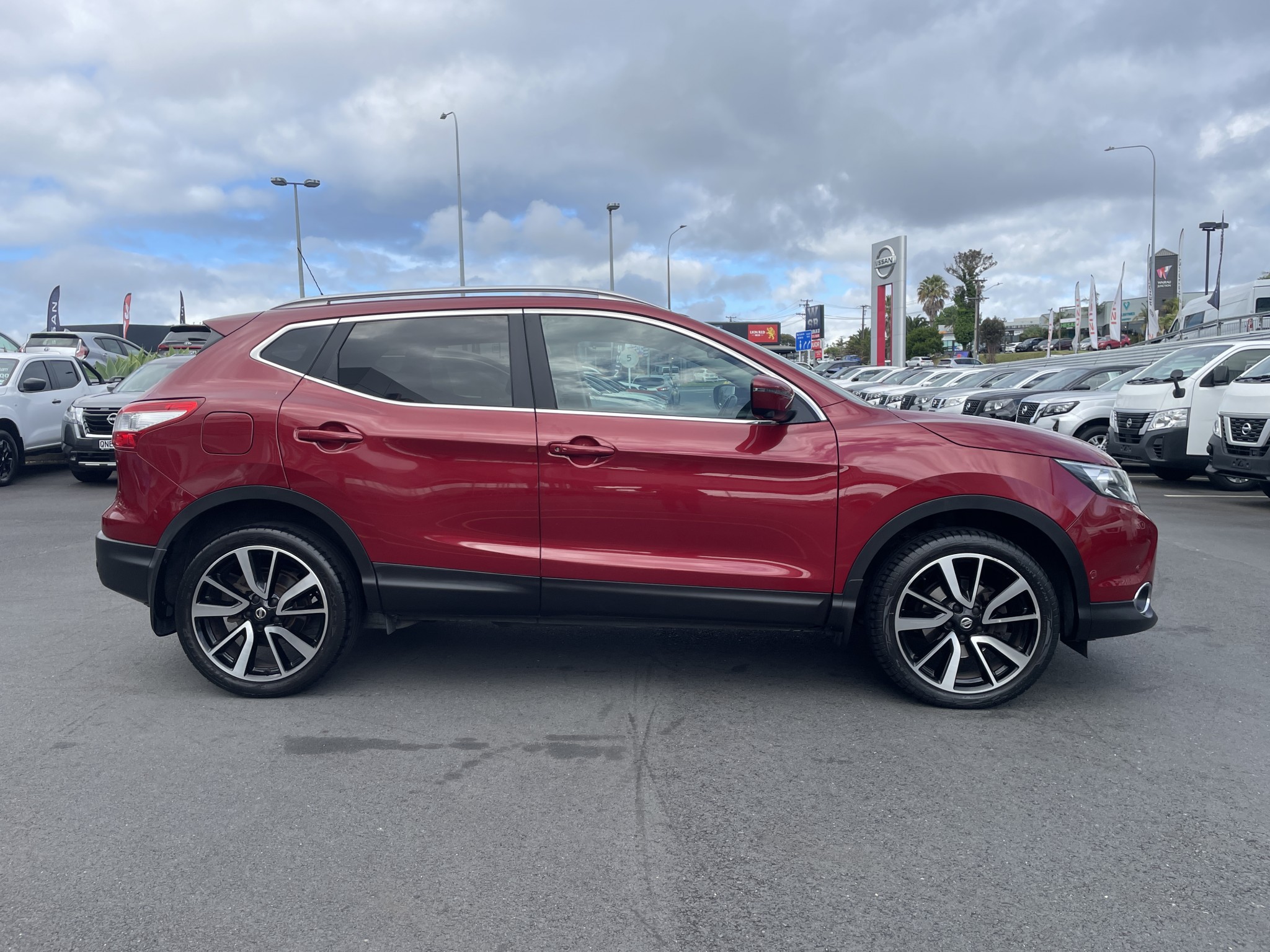 2017 Nissan Qashqai | TI 2.0P | 25250 | 5