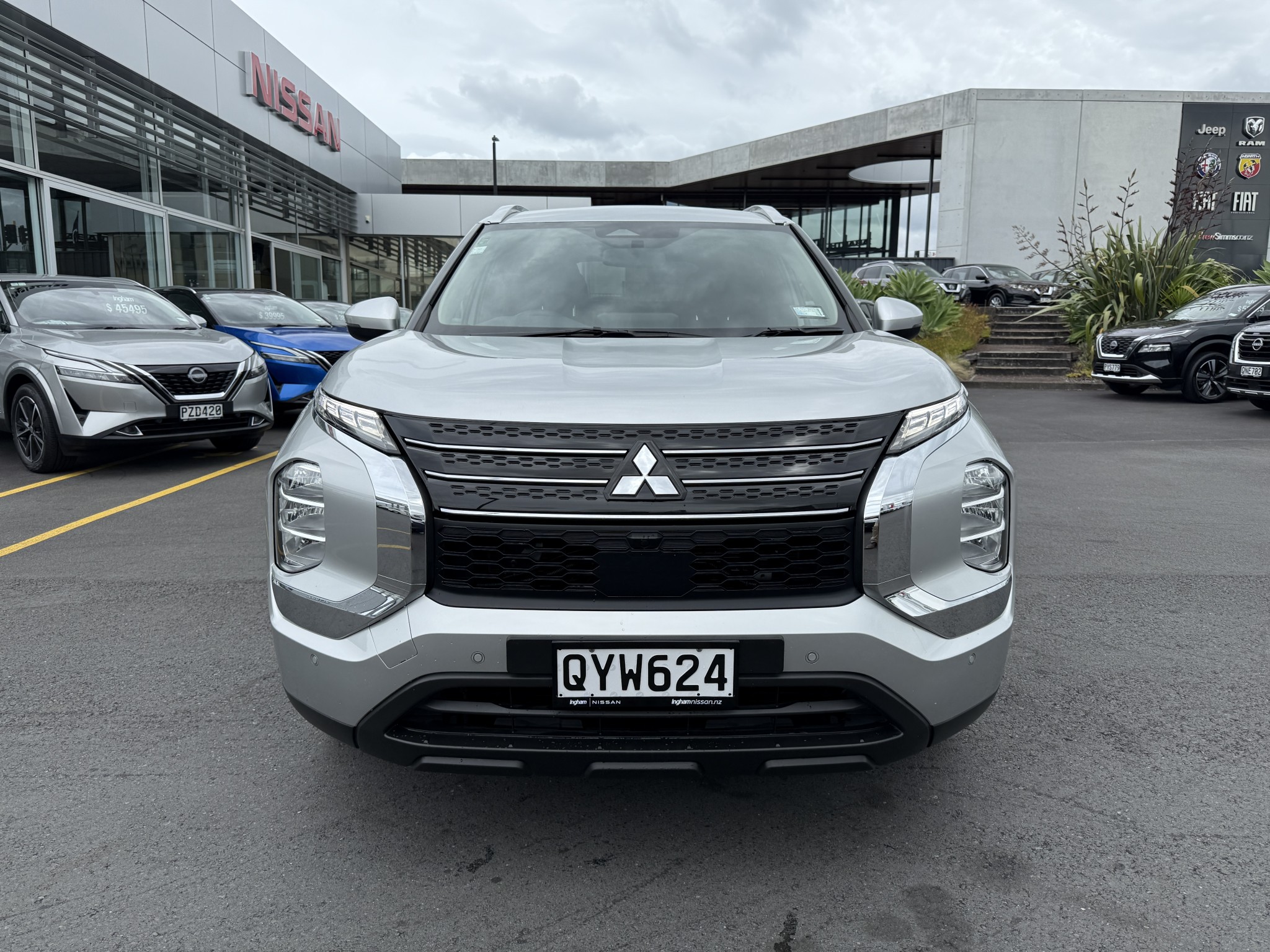 2022 Mitsubishi Outlander | LS PHEV 4WD AUTOMATIC | 25375 | 3