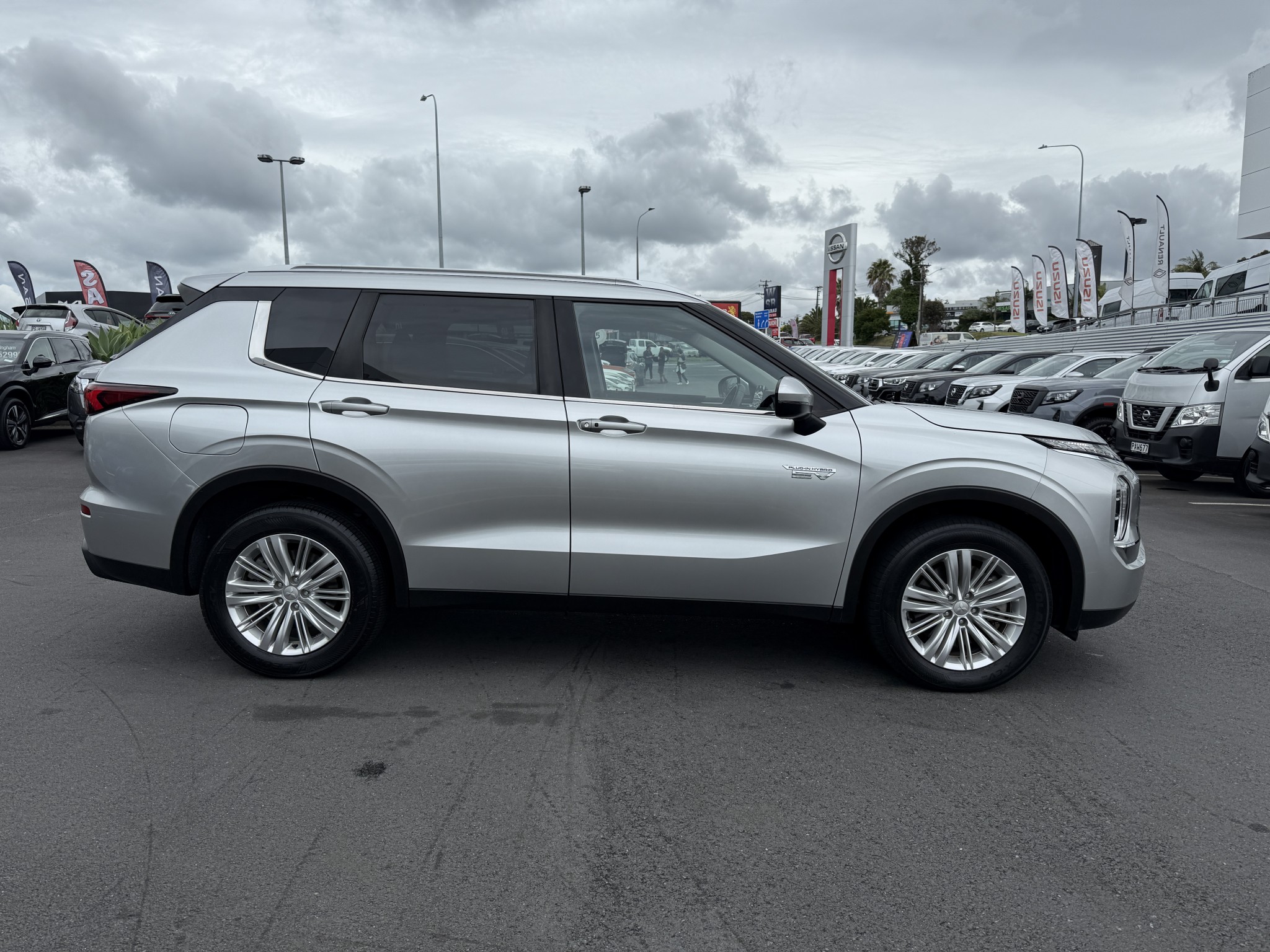 2022 Mitsubishi Outlander | LS PHEV 4WD AUTOMATIC | 25375 | 5