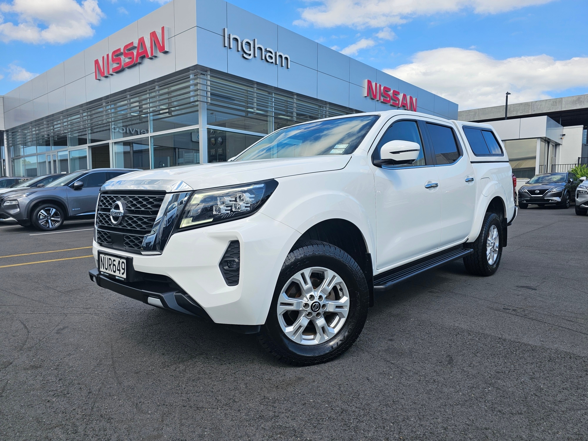 2021 Nissan Navara | ST 2.3D/4WD/7AT | 25630 | 1