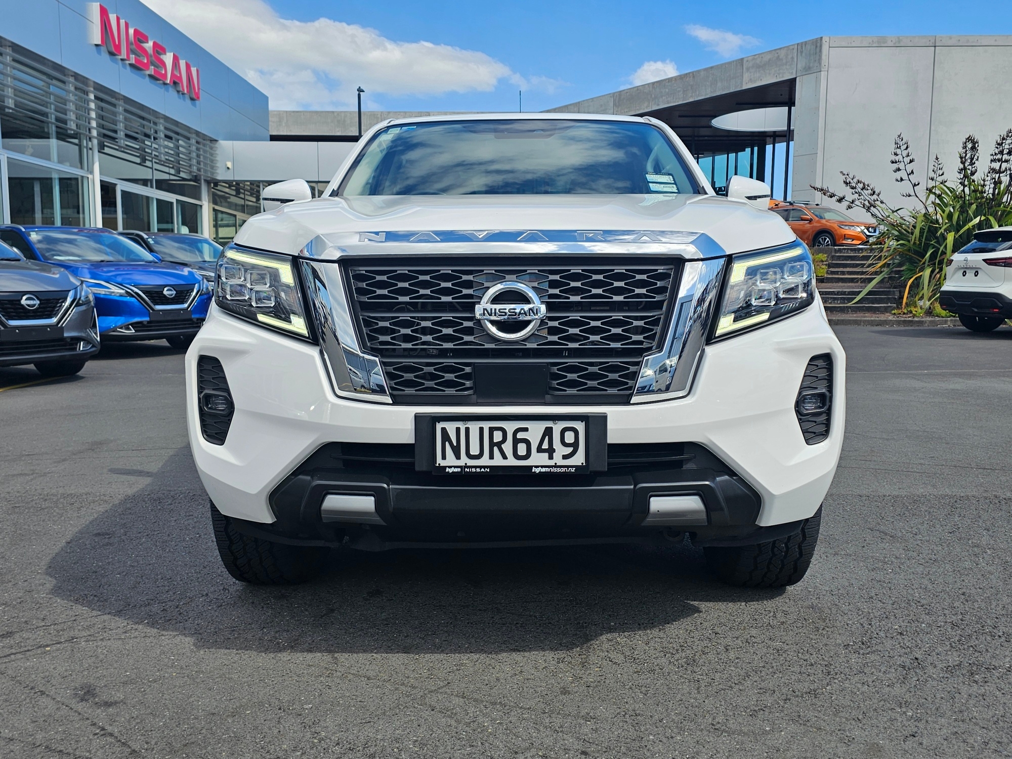 2021 Nissan Navara | ST 2.3D/4WD/7AT | 25630 | 3