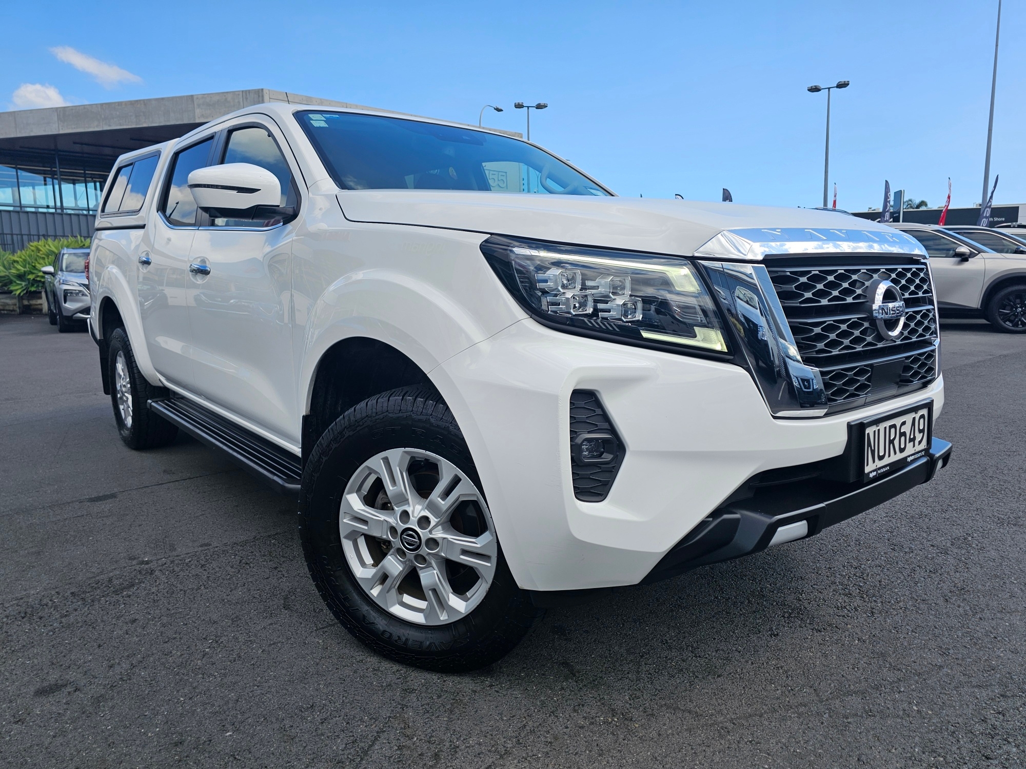 2021 Nissan Navara | ST 2.3D/4WD/7AT | 25630 | 4