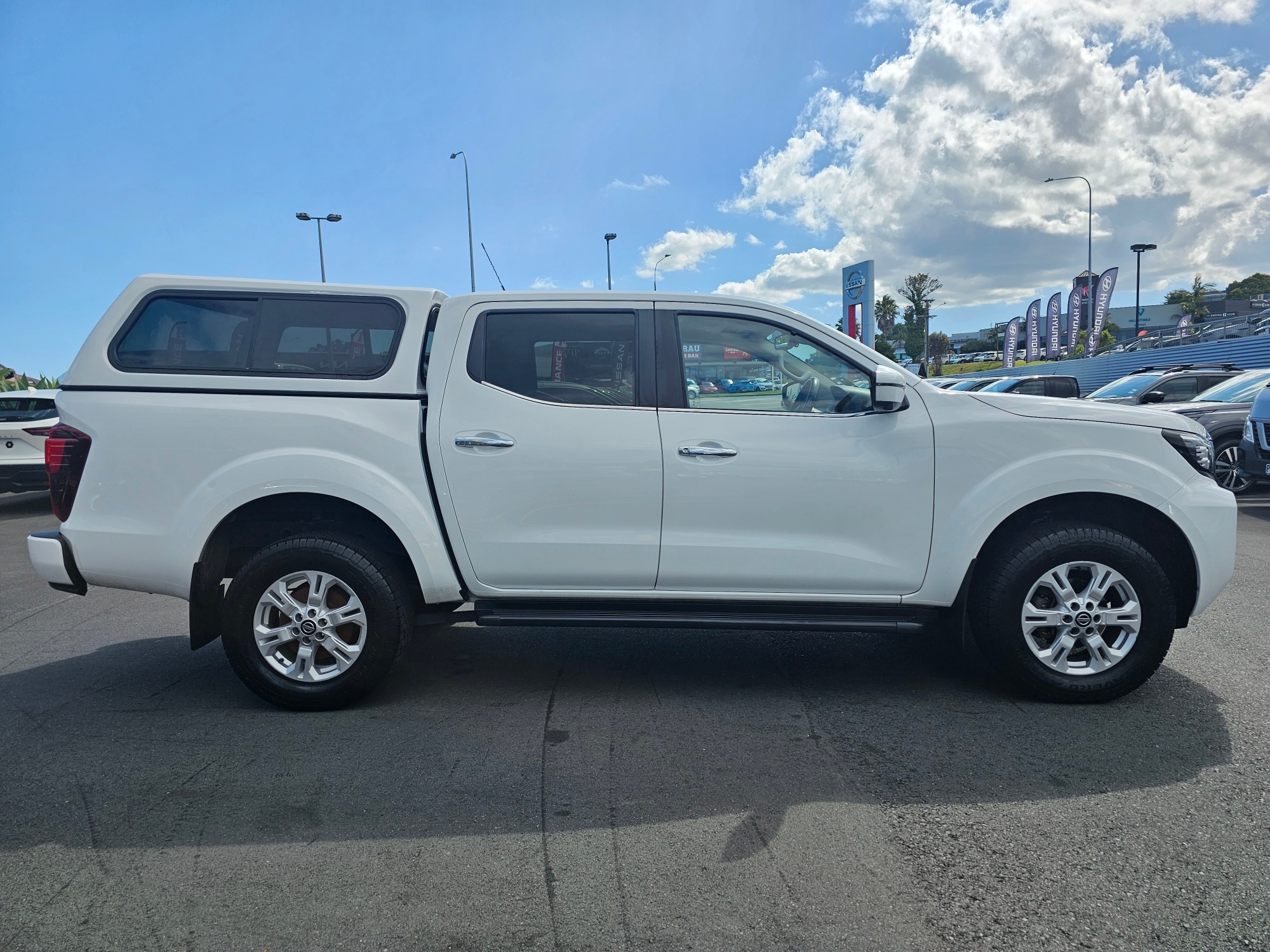 2021 Nissan Navara | ST 2.3D/4WD/7AT | 25630 | 5