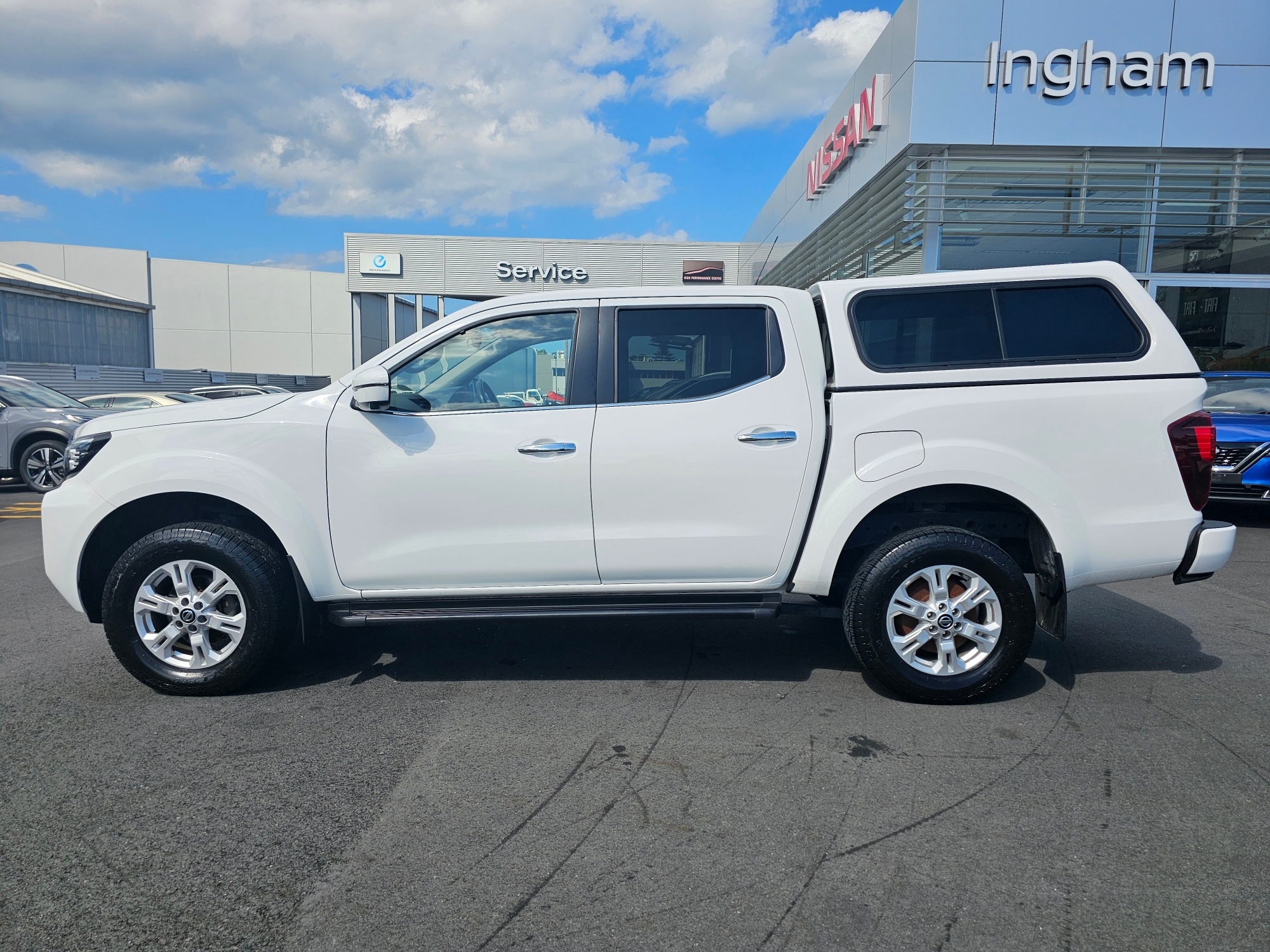 2021 Nissan Navara | ST 2.3D/4WD/7AT | 25630 | 6