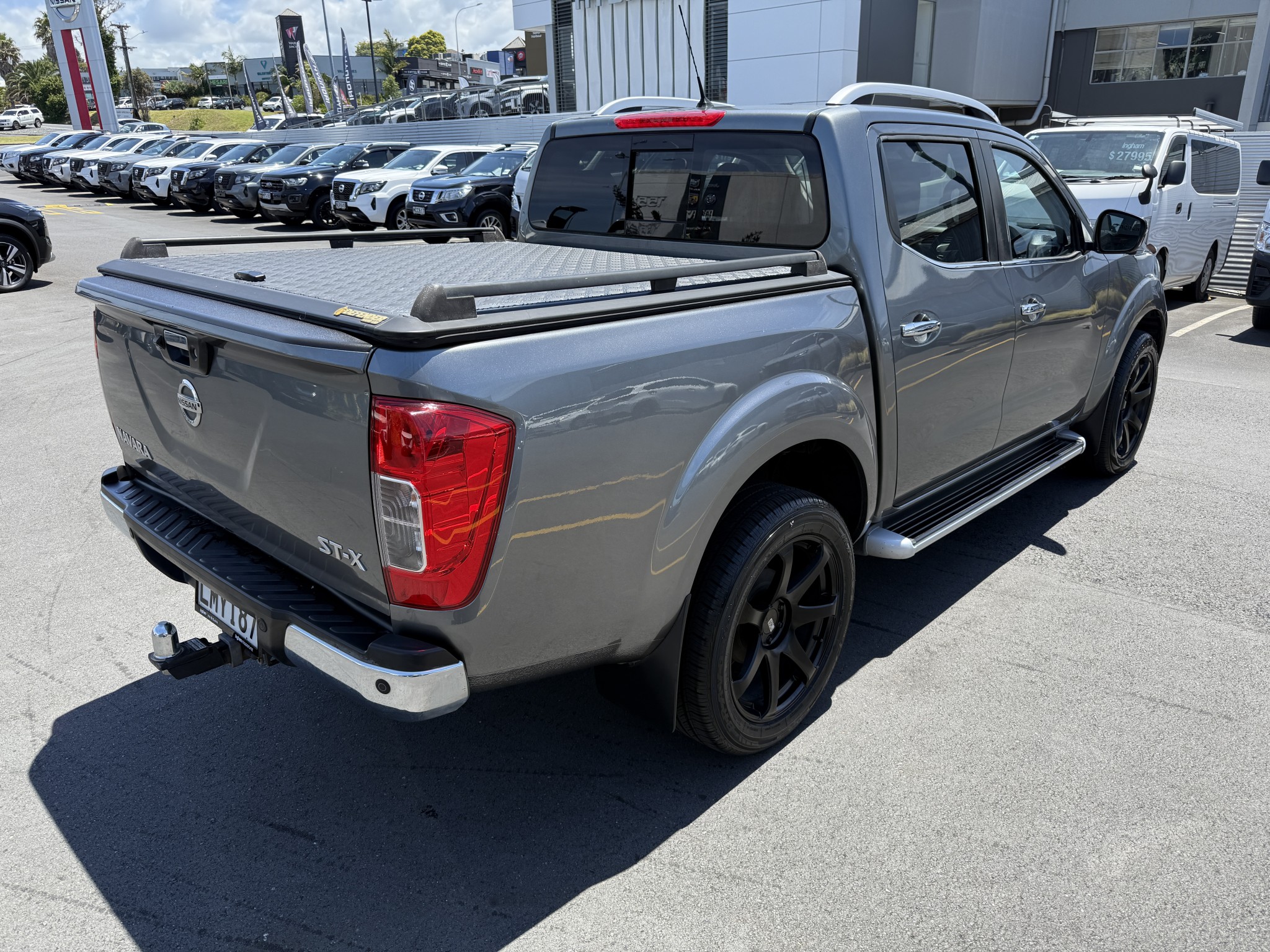 2018 Nissan Navara | ST-X 2.3D AUTOMATIC  | 25685 | 6