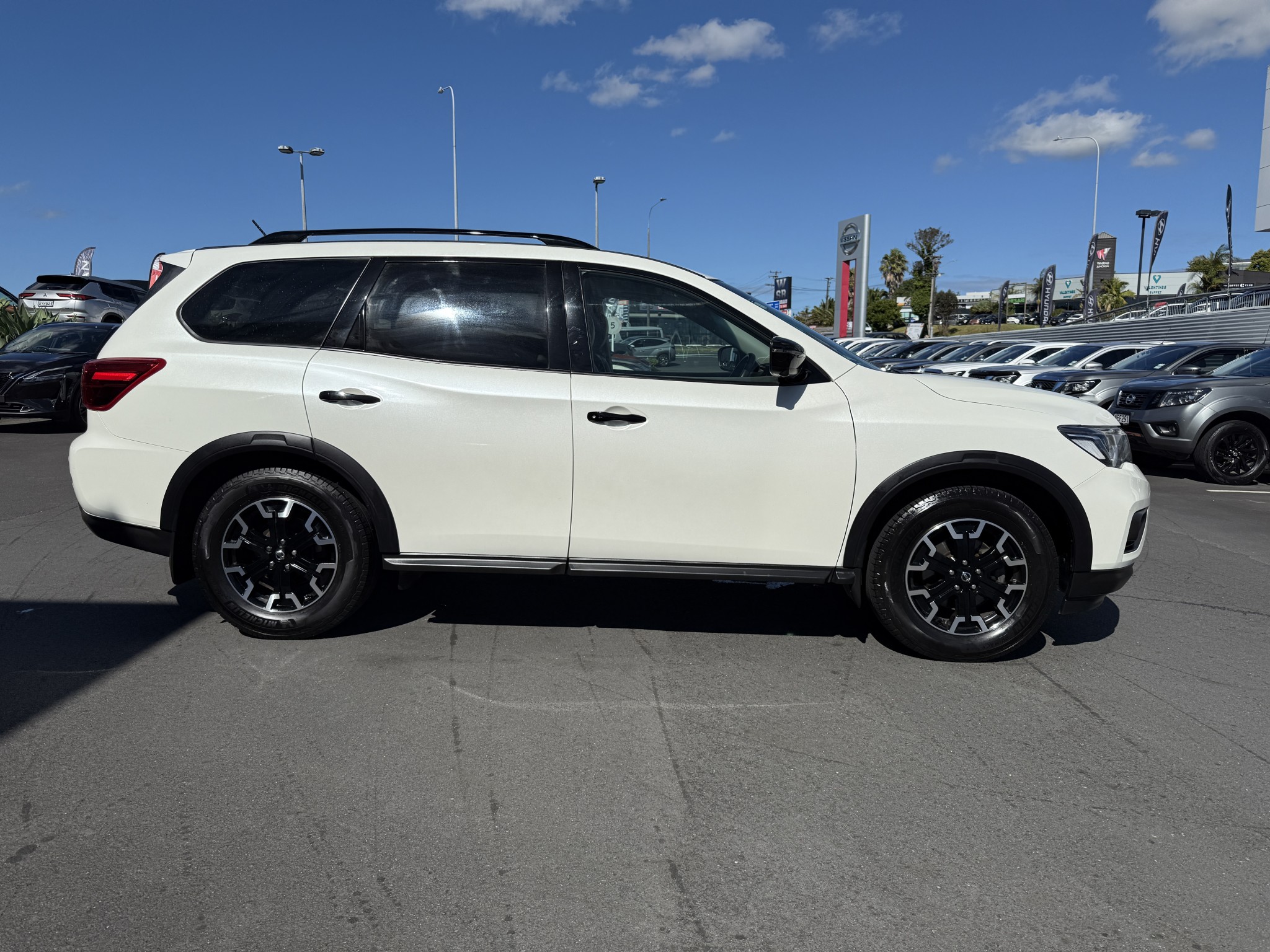 2020 Nissan Pathfinder | ST-L N TREK SPECIAL EDITION 4WD | 25731 | 5