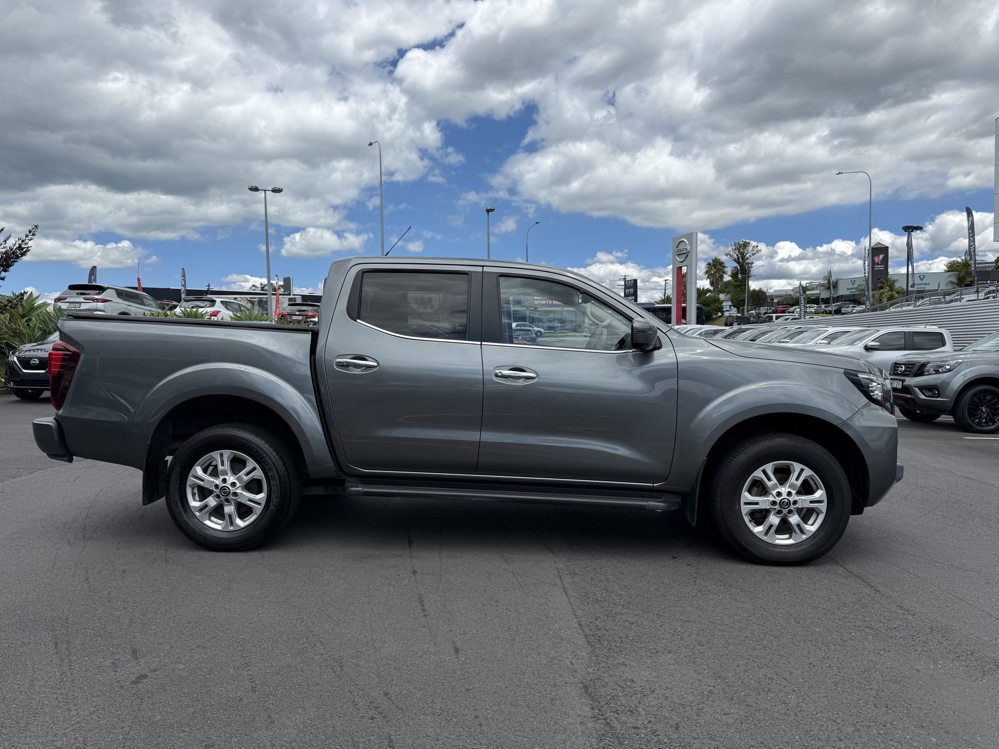 2021 Nissan Navara | ST AUTOMATIC 2WD | 25735 | 5