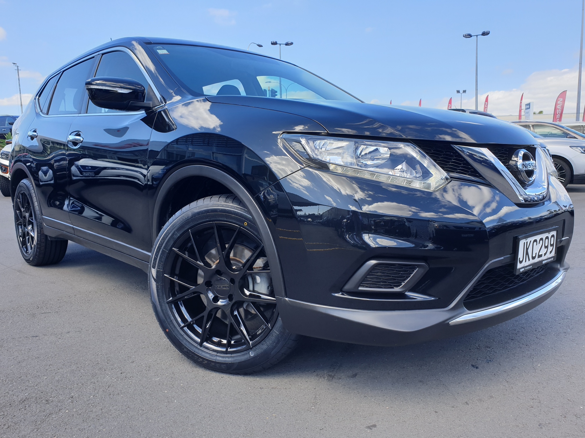 2015 Nissan X-Trail | ST 2.5P/6CVT/SW/5DR | 14199 | 1