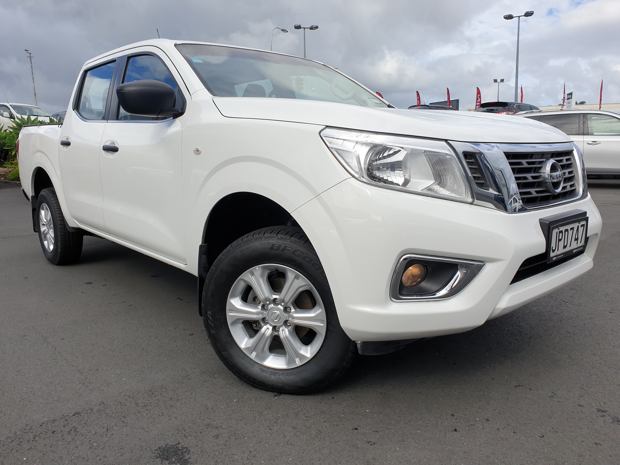 2016 Nissan Navara | DX 2.5P/6MT/UT/4DR/5 | 14475 | 1