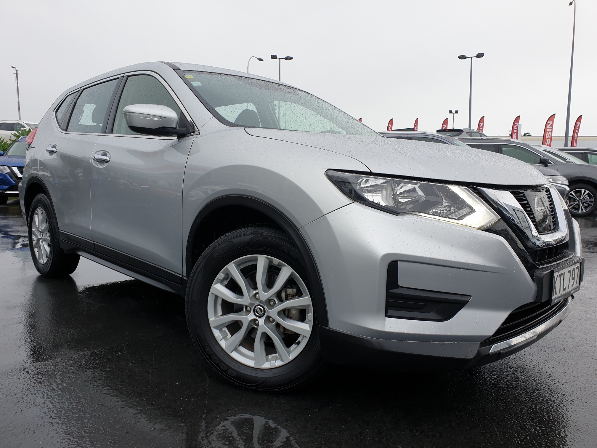 2017 Nissan X-Trail | ST 2.5P/6CVT/SW/5DR | 15021 | 1