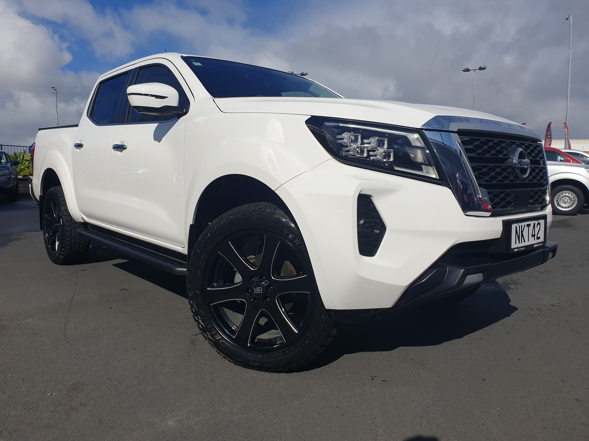 2021 Nissan Navara | ST-X 2.3D/4WD/7AM/UT | 15744 | 1