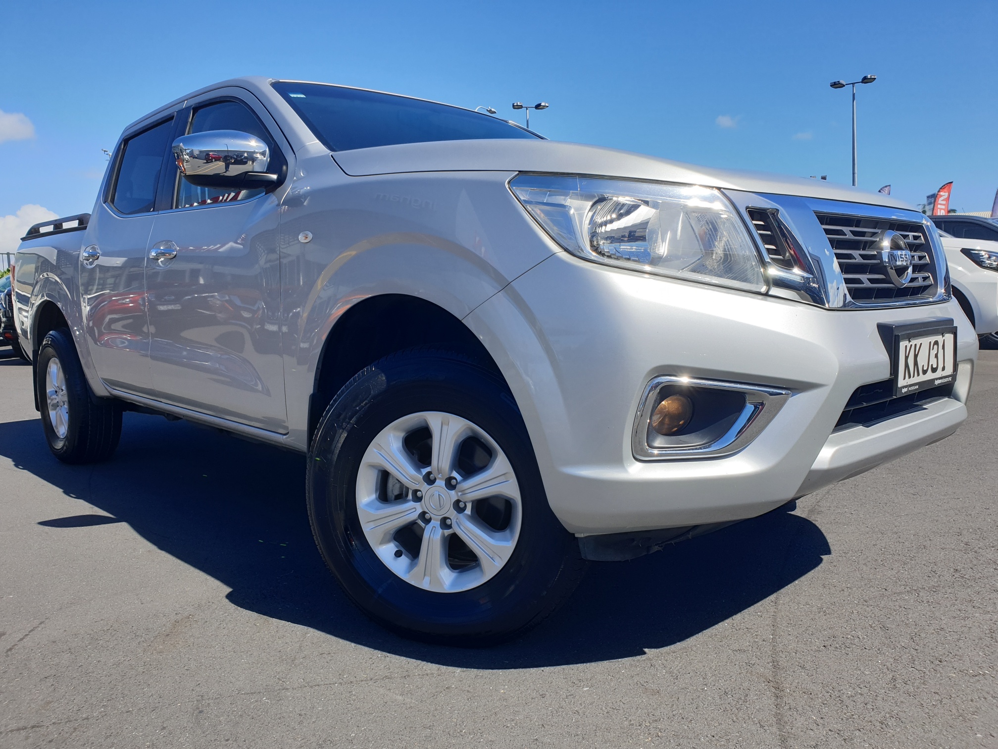 2017 Nissan Navara | RX 2.3D/6MT/UT/4DR/5 | 17522 | 1