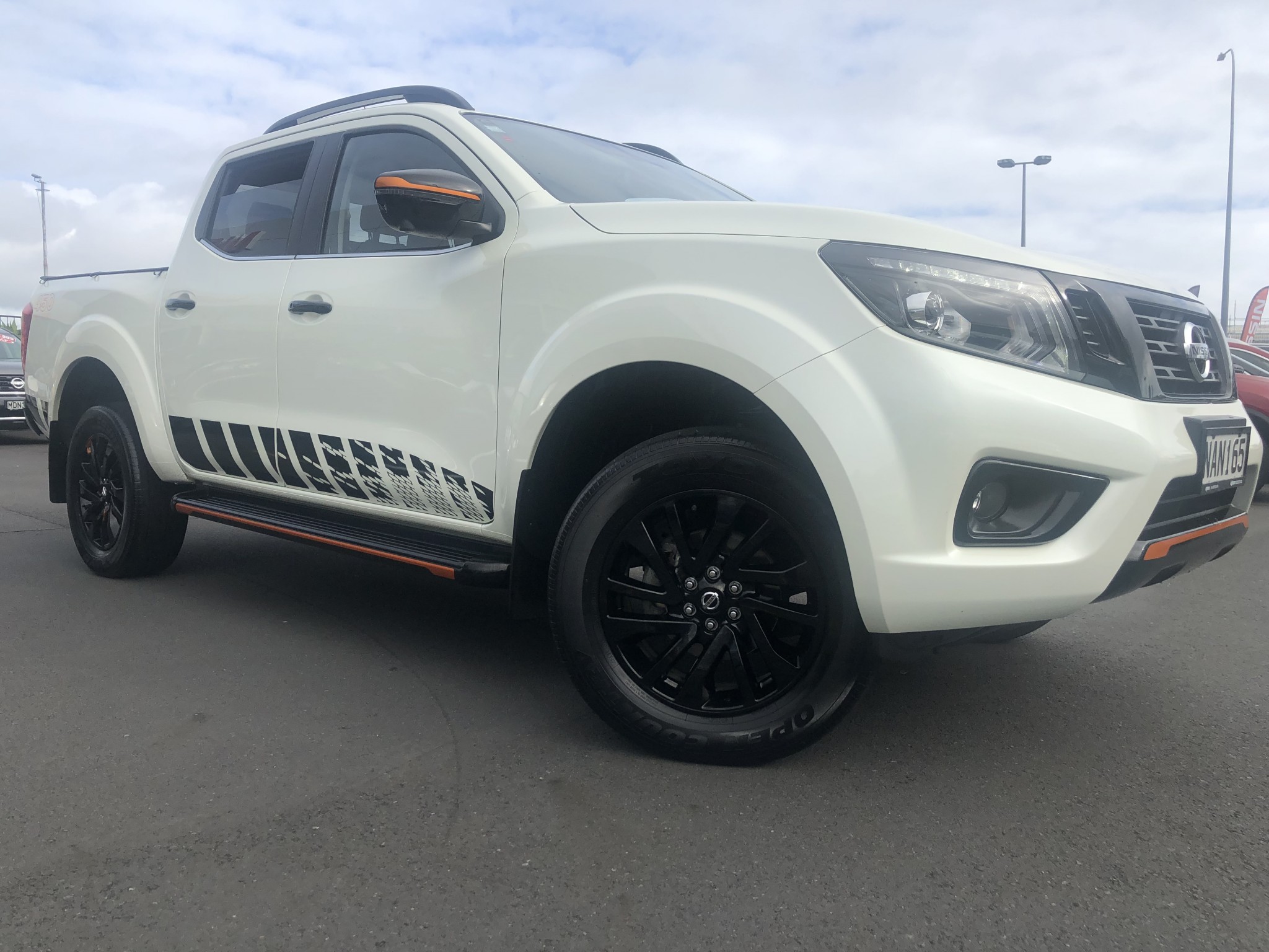 2020 Nissan Navara | ST-X 2.3D/4WD/7AM/UT | 17935 | 1