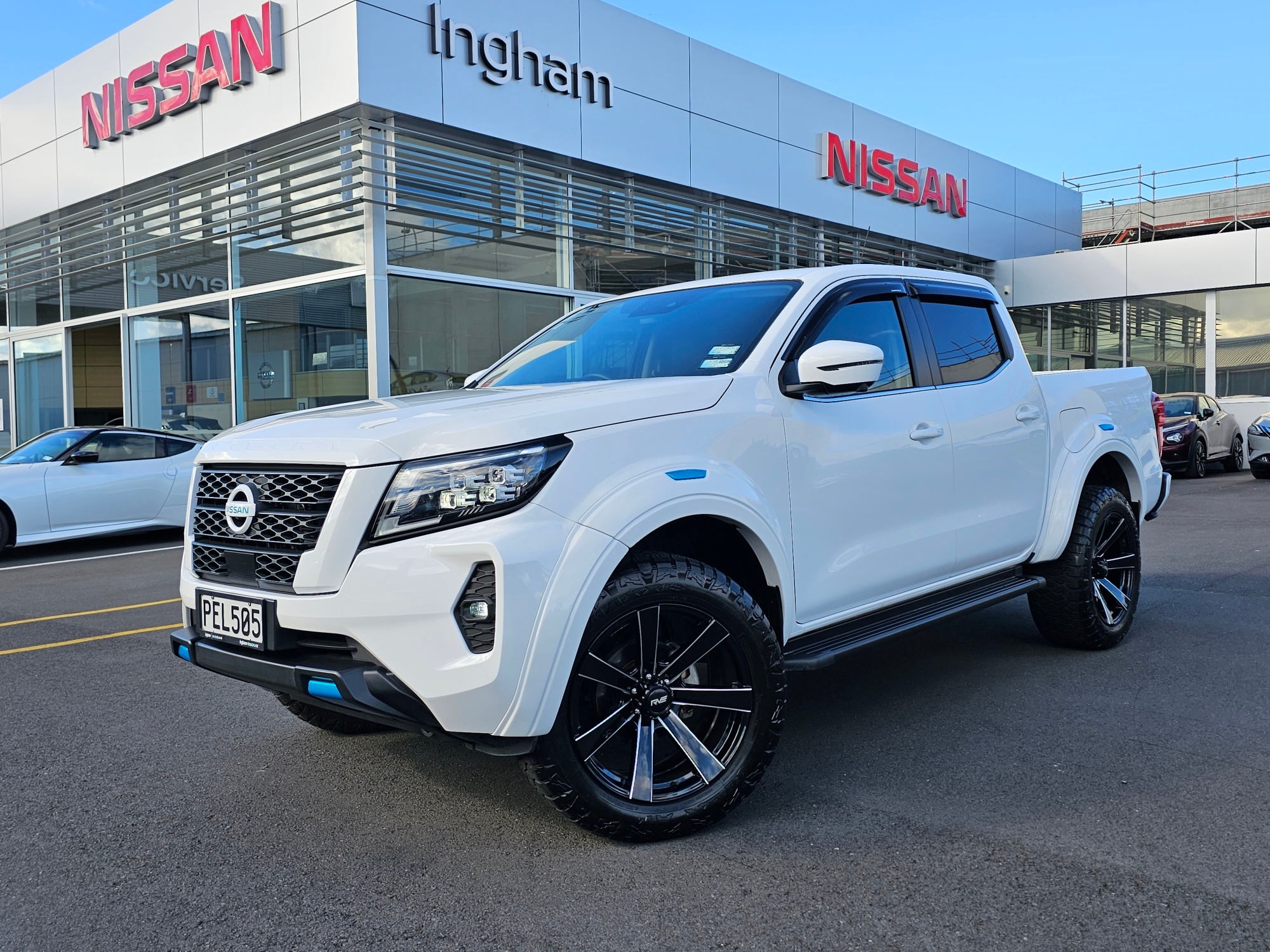 2022 Nissan Navara | ST-X 2.3D/4WD/7AT | 20921 | 1