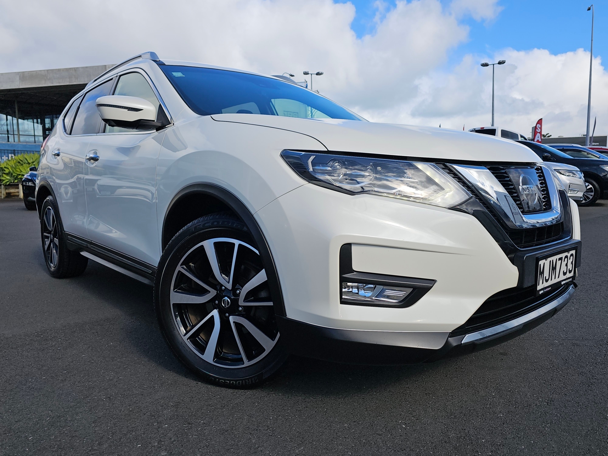 nissan x trail 2019 white