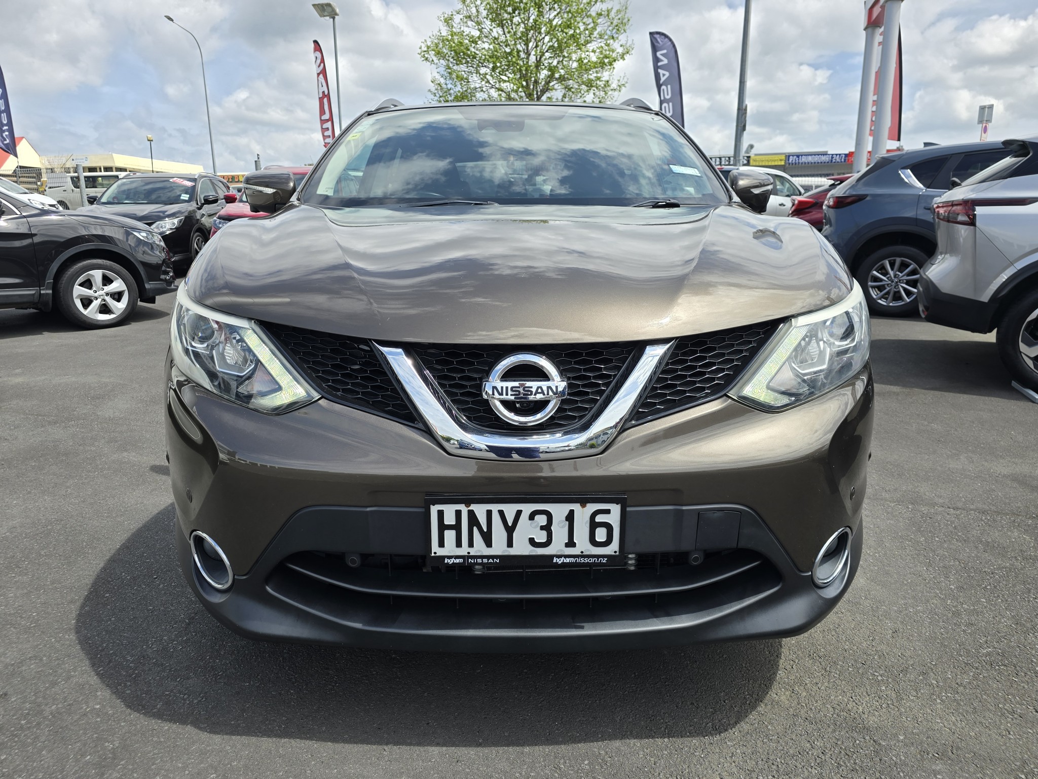 2014 Nissan Qashqai | TI 2.0P/1CVT/HA/5DR | 24944 | 2