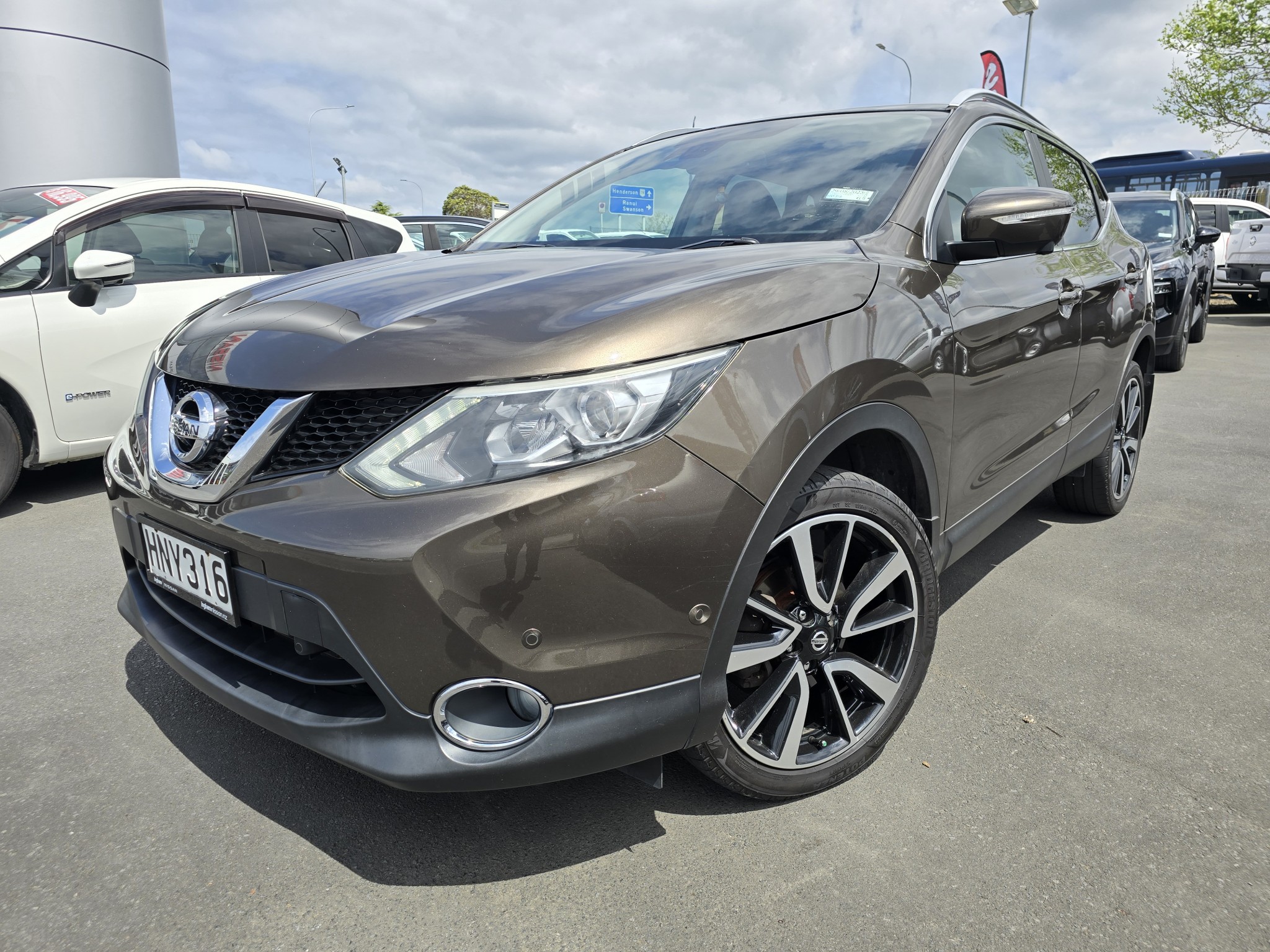 2014 Nissan Qashqai | TI 2.0P/1CVT/HA/5DR | 24944 | 3