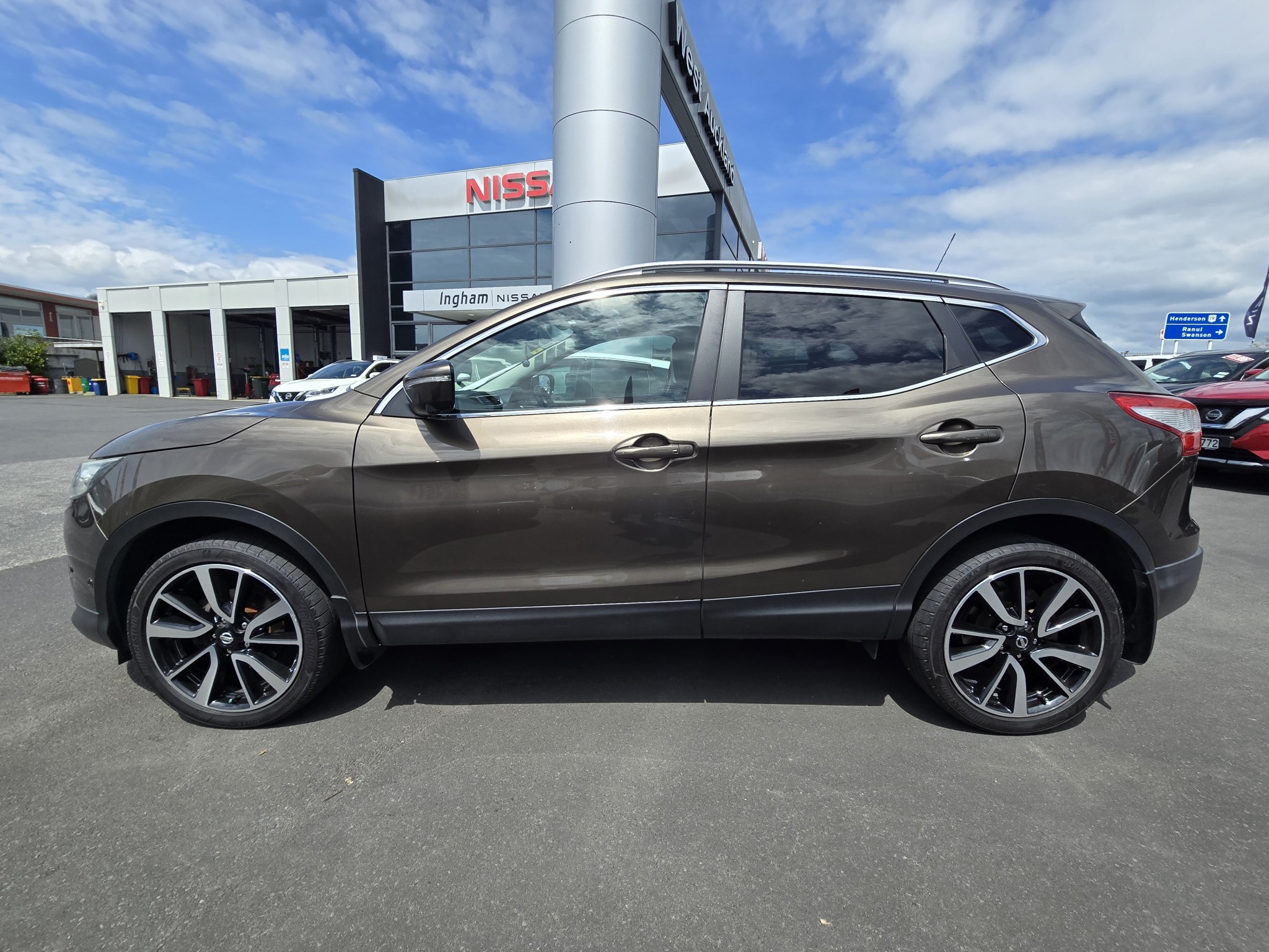 2014 Nissan Qashqai | TI 2.0P/1CVT/HA/5DR | 24944 | 4