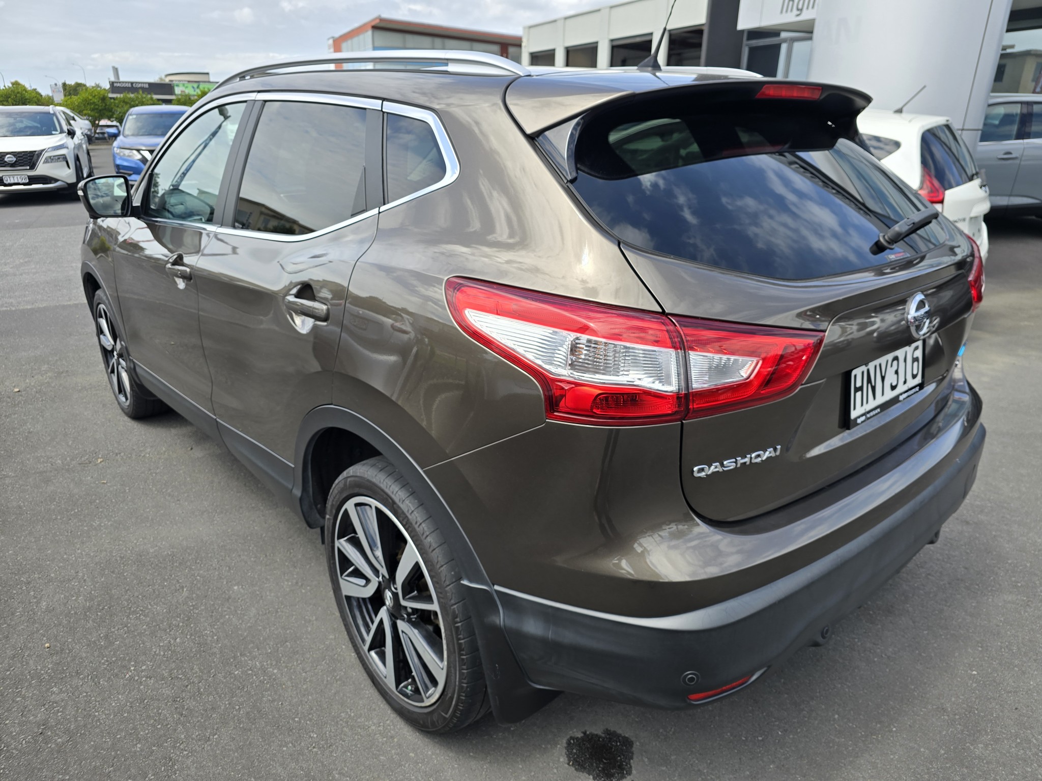 2014 Nissan Qashqai | TI 2.0P/1CVT/HA/5DR | 24944 | 5