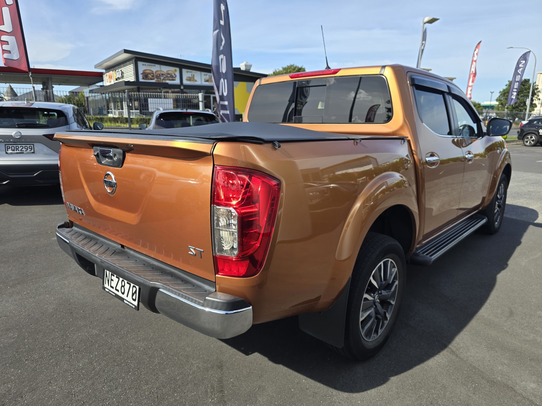 2020 Nissan Navara | ST 2.3D | 25306 | 7