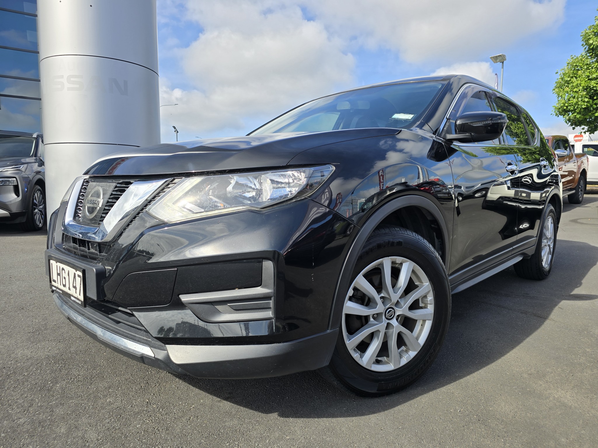 2018 Nissan X-Trail | ST 2.5P | 25307 | 3