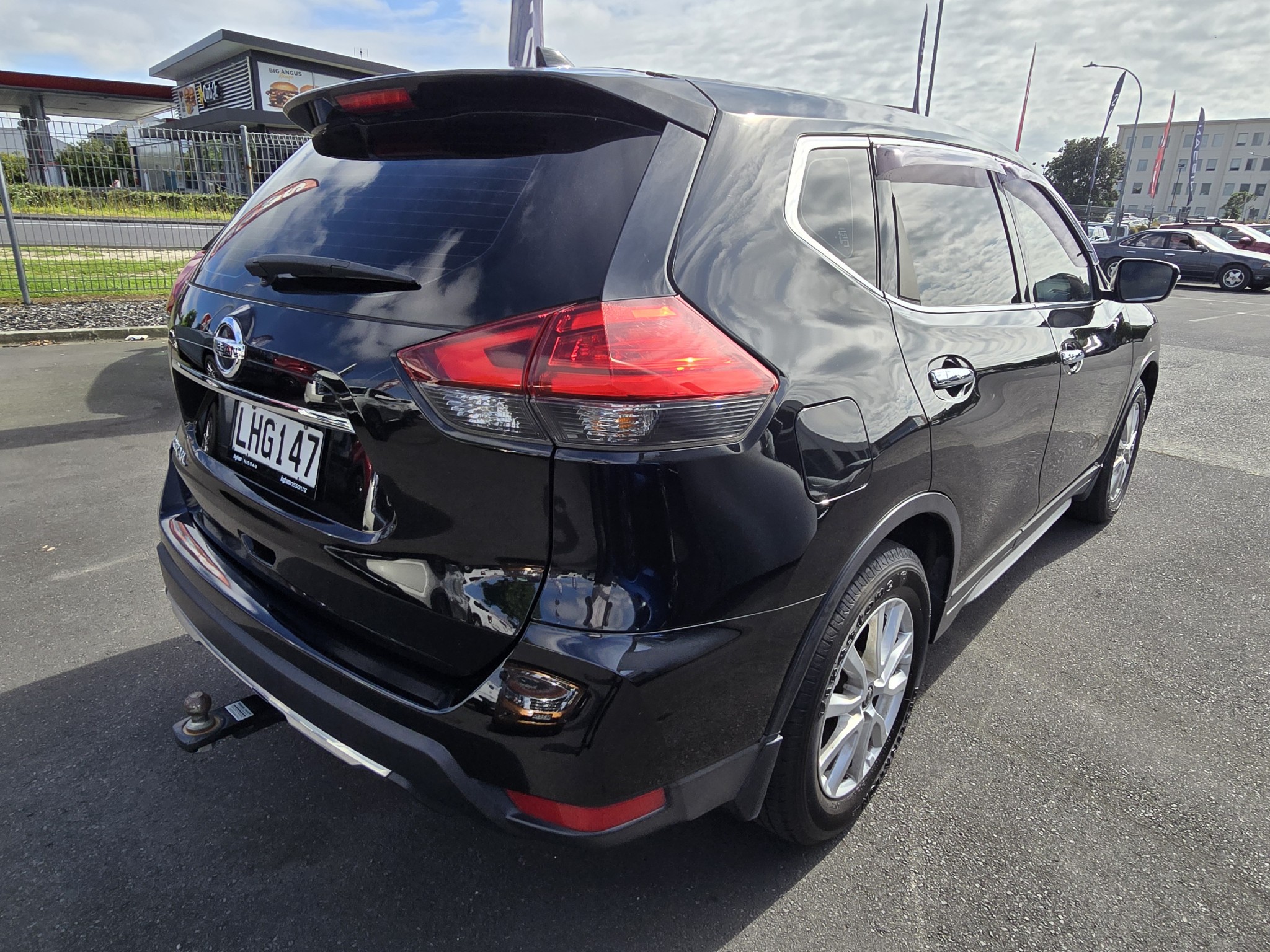 2018 Nissan X-Trail | ST 2.5P | 25307 | 7