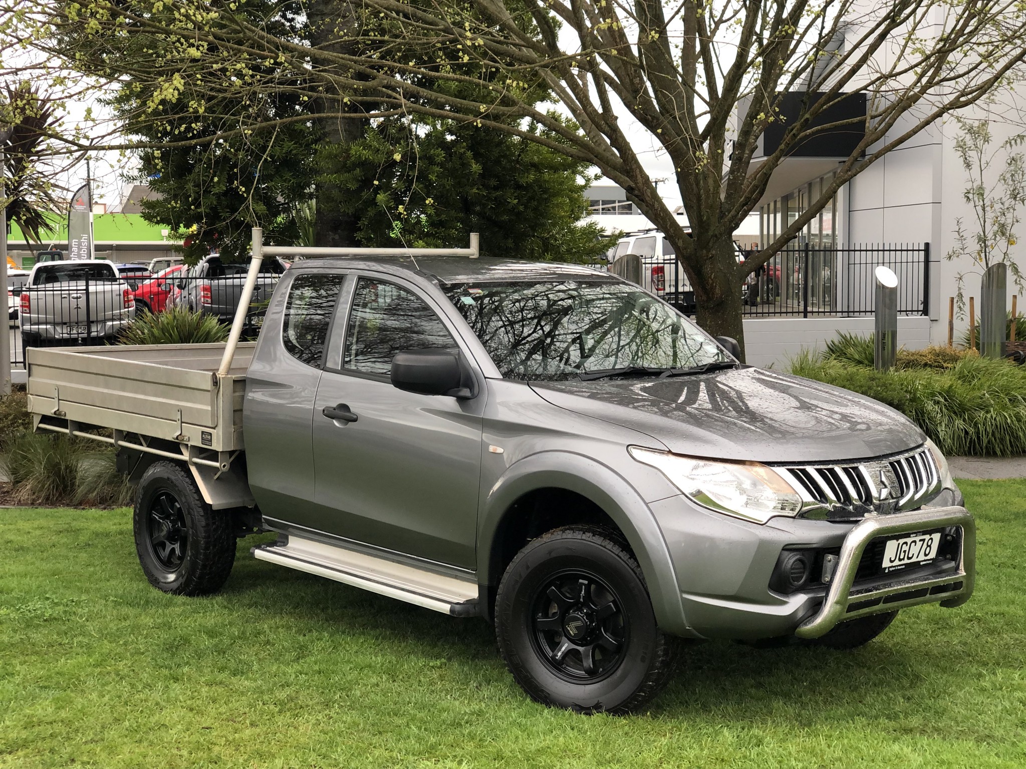 2015 Mitsubishi Triton | CLUB CAB GLX 2.4D 4WD FLAT DECK 4X4 | 15868 | 1