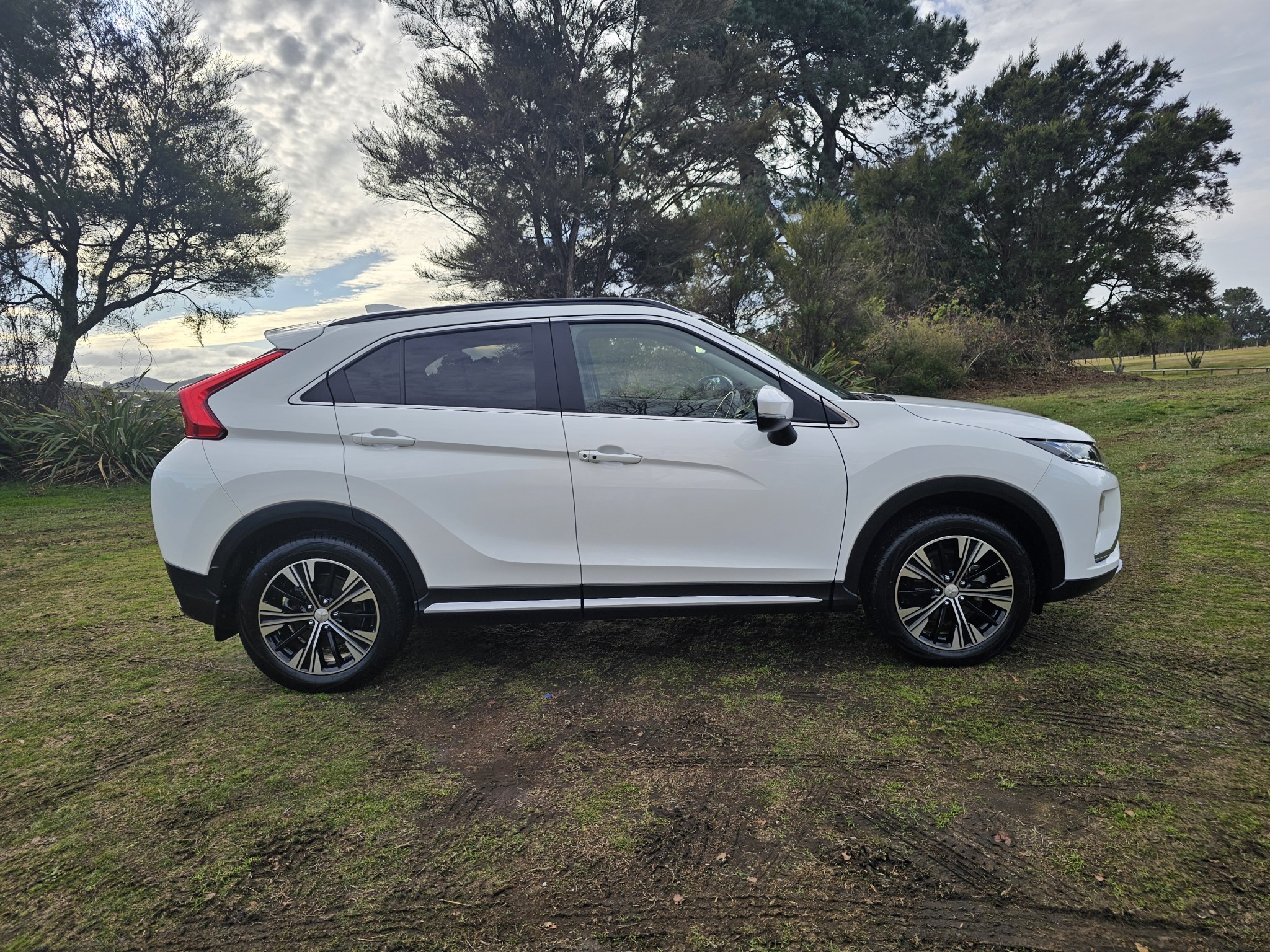 2019 Mitsubishi Eclipse Cross | XLS 1.5P/8CVT | 23835 | 2