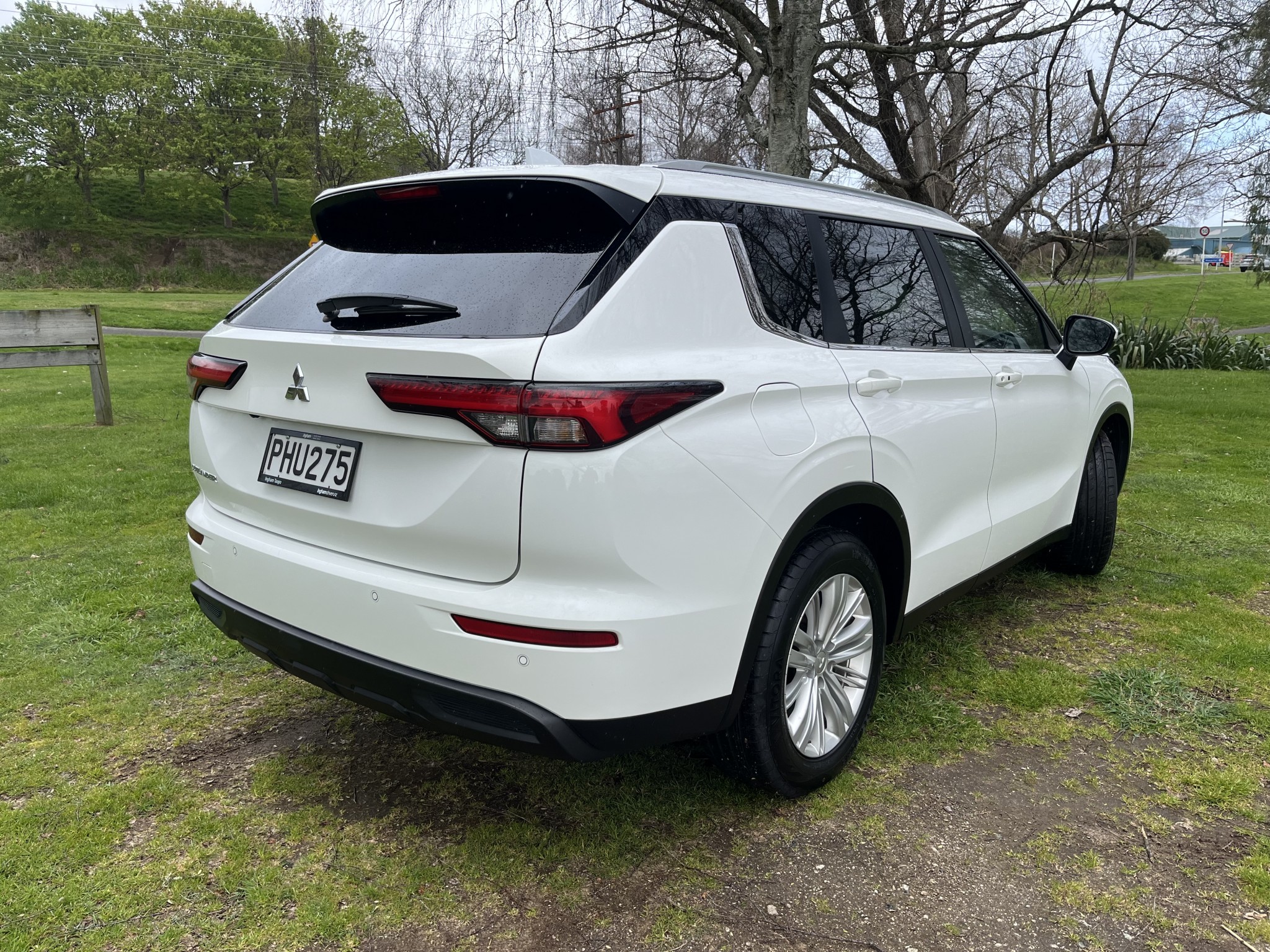 2022 Mitsubishi Outlander | LS 2.5P/CVT | 24703 | 3