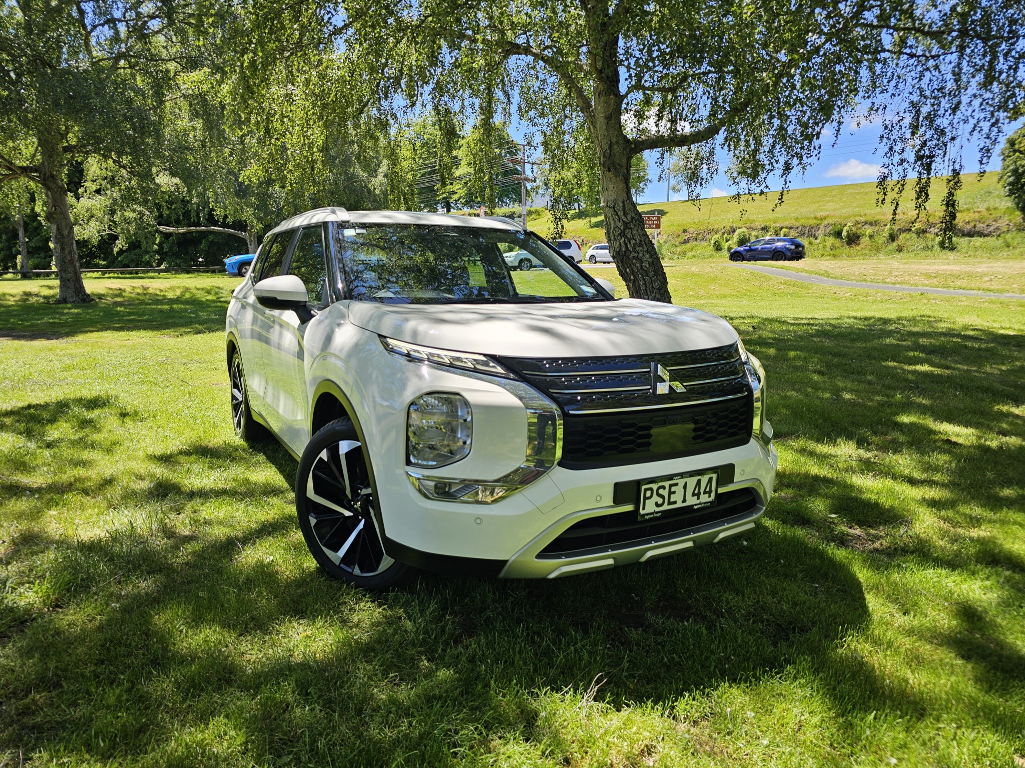 2023 Mitsubishi Outlander | XLS 2.5P/CVT | 25233 | 1