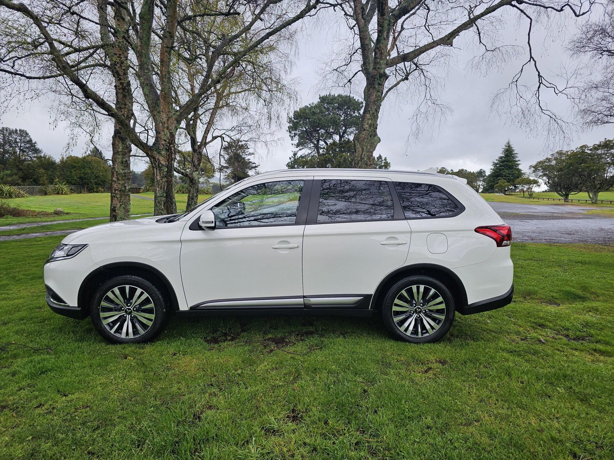 2021 Mitsubishi Outlander | XLS 2.4P/4WD/CVT | 24787 | 7