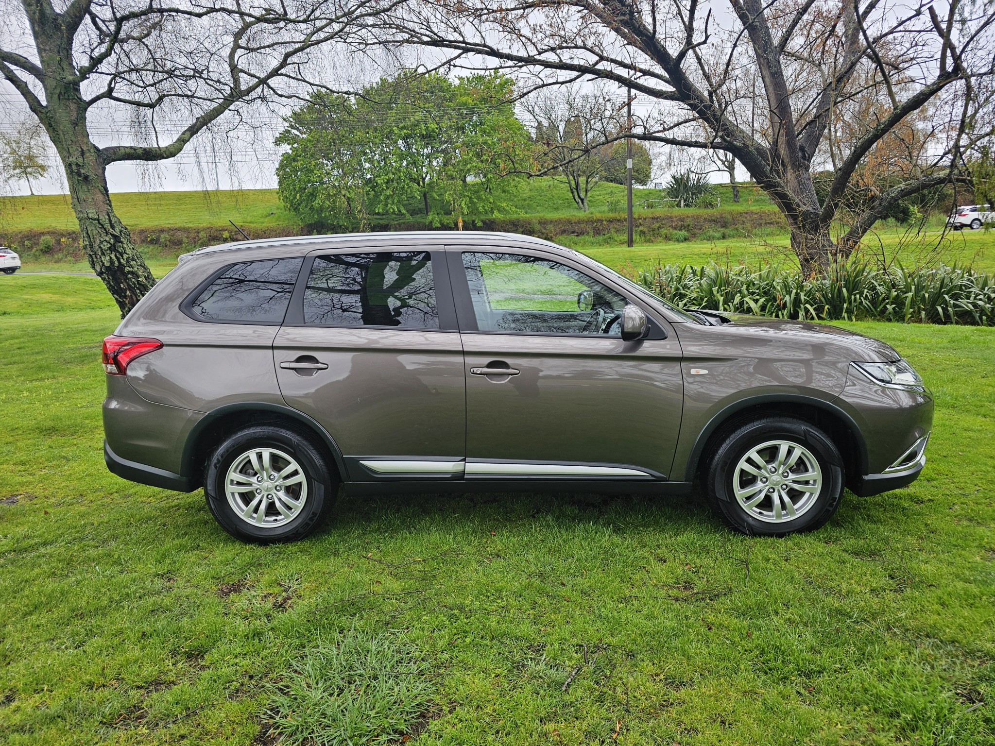 2016 Mitsubishi Outlander | LS 2.4P/4WD/CVT/SW/5 | 24792 | 2