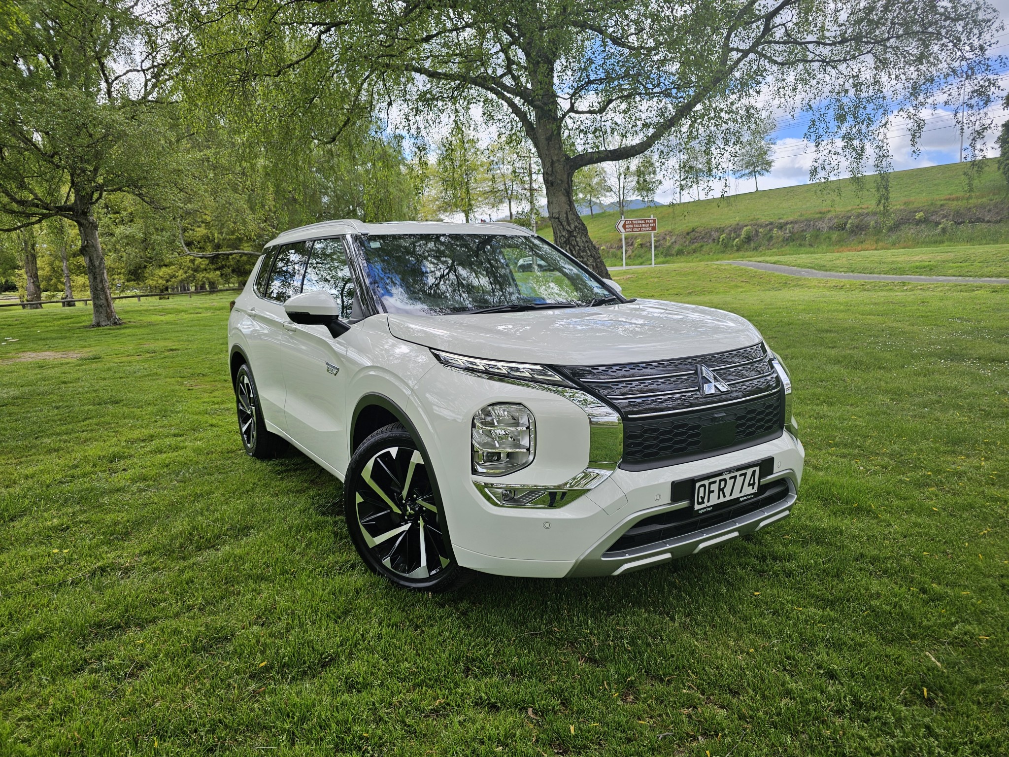 2023 Mitsubishi Outlander | VRX PHEV/4WD/AT | 24999 | 1