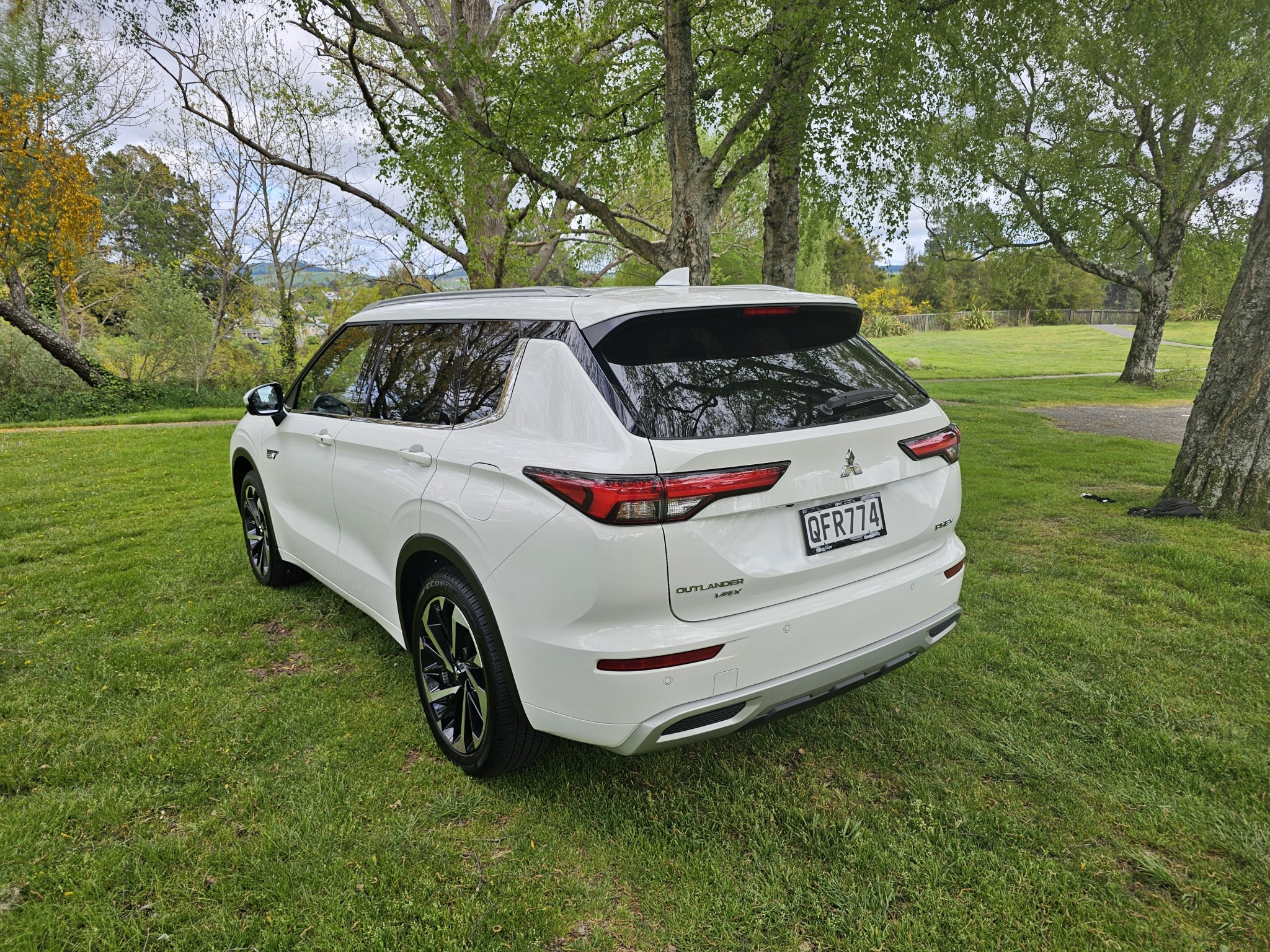 2023 Mitsubishi Outlander | VRX PHEV/4WD/AT | 24999 | 6