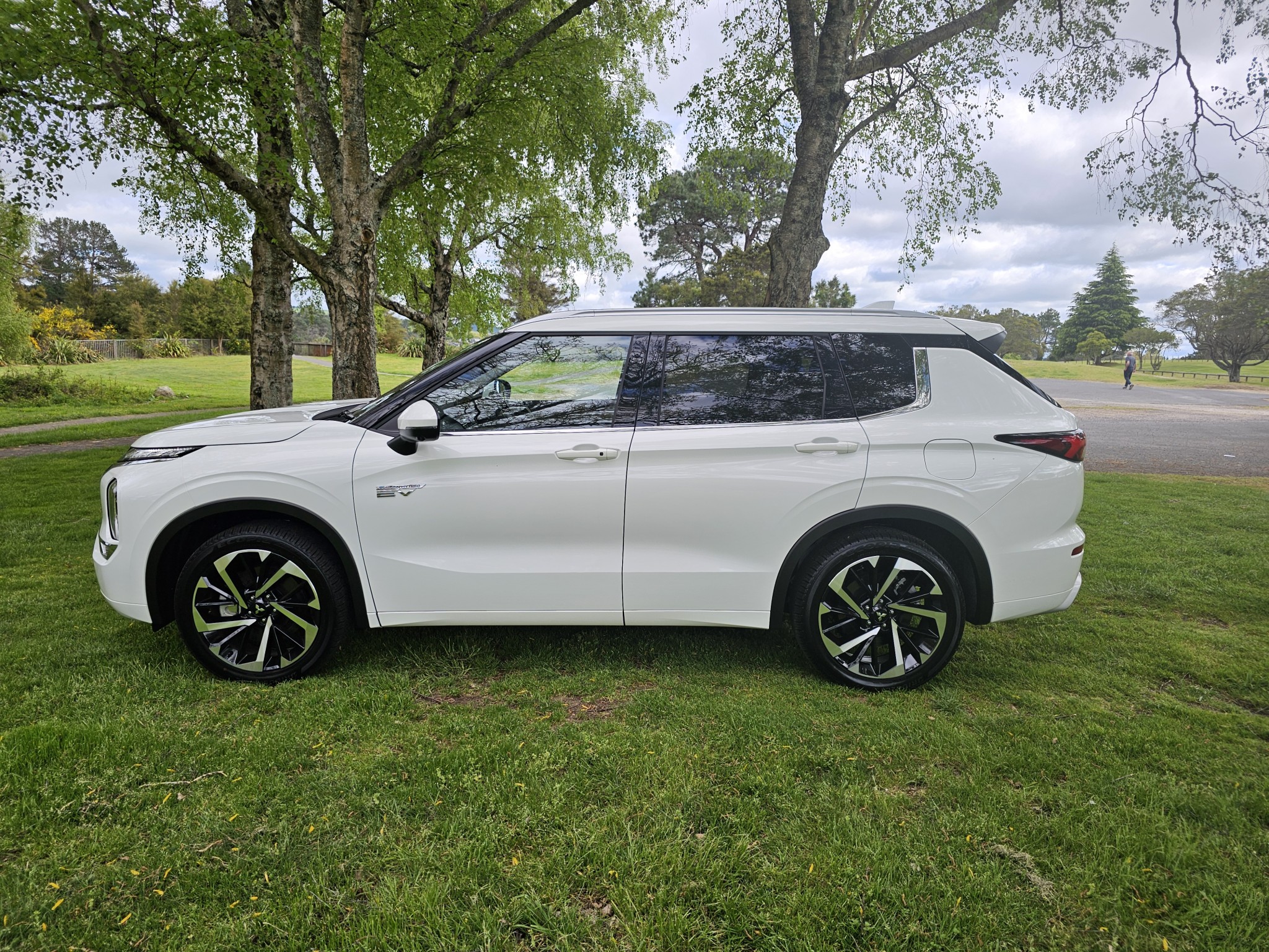 2023 Mitsubishi Outlander | VRX PHEV/4WD/AT | 24999 | 7