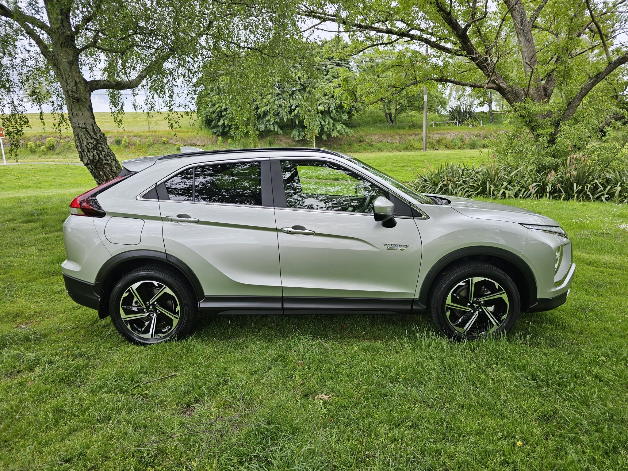 2021 Mitsubishi Eclipse Cross | XLS 94KW/PHEV/4WD/AT | 25084 | 2