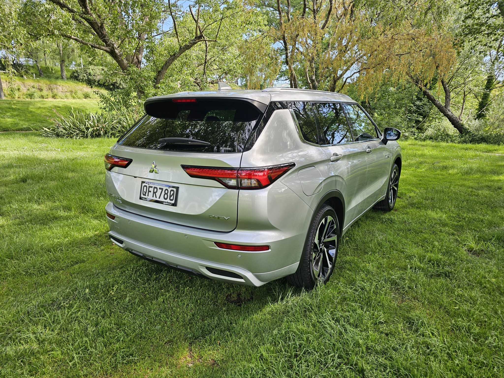 2023 Mitsubishi Outlander | VRX PHEV/4WD/AT | 25136 | 3