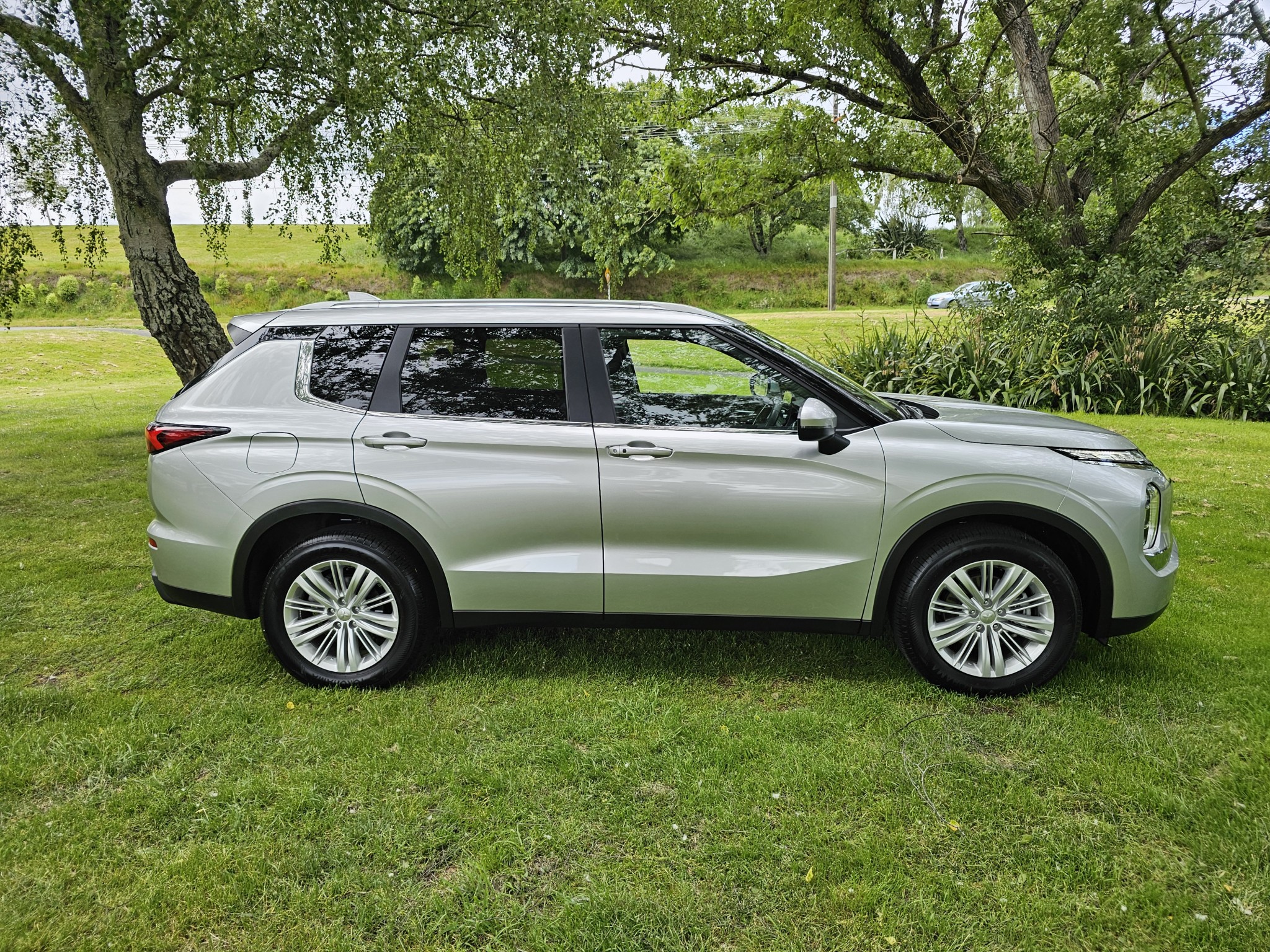 2024 Mitsubishi Outlander | LS 2.5P/CVT | 25224 | 2