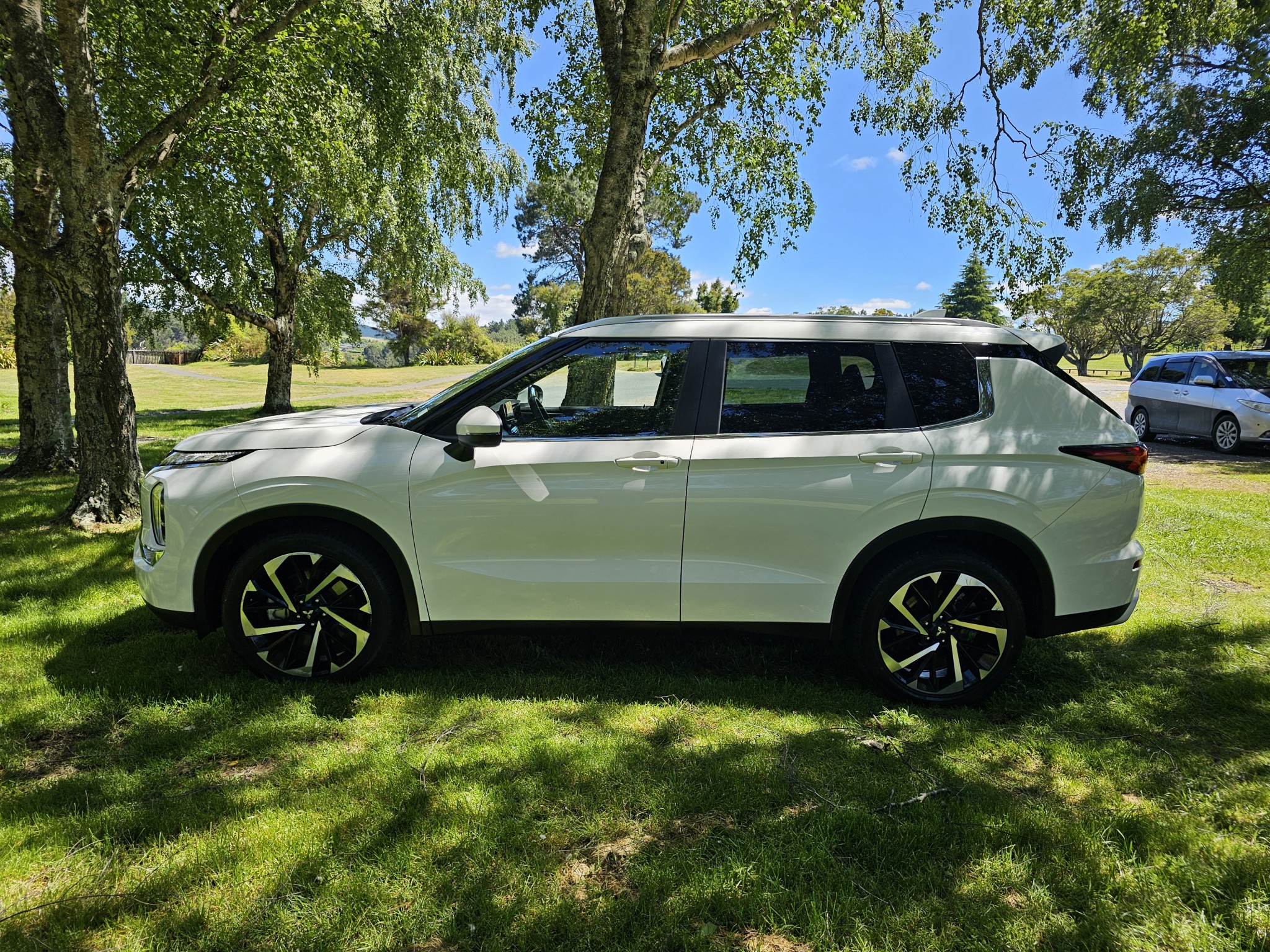 2023 Mitsubishi Outlander | XLS 2.5P/CVT | 25233 | 7