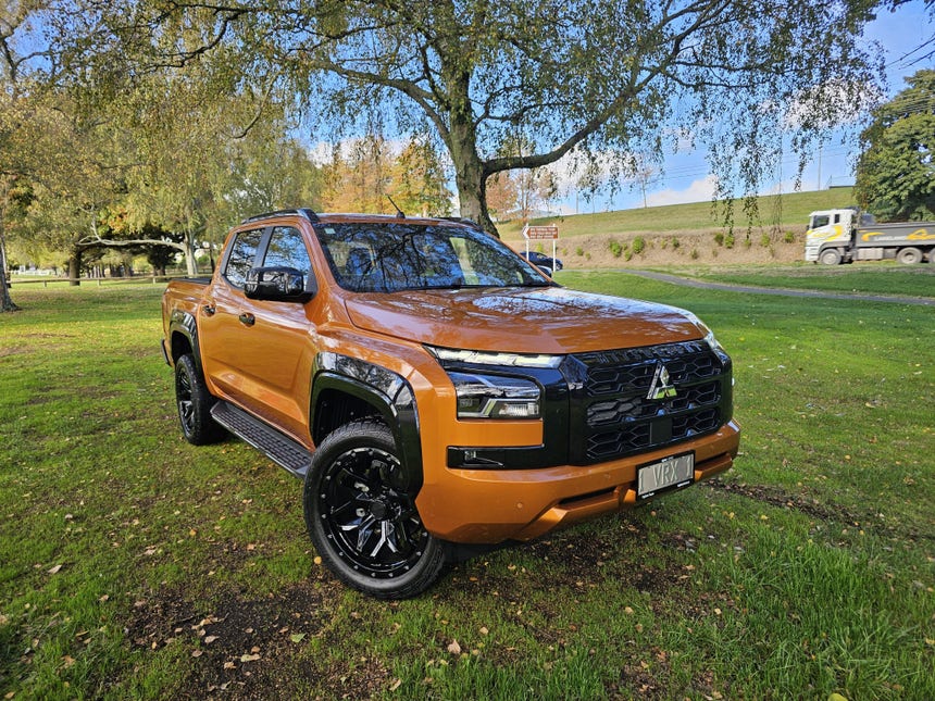2025 Mitsubishi Triton | DC VRX 4WD 6AT 2.4DT | 26704 | 1
