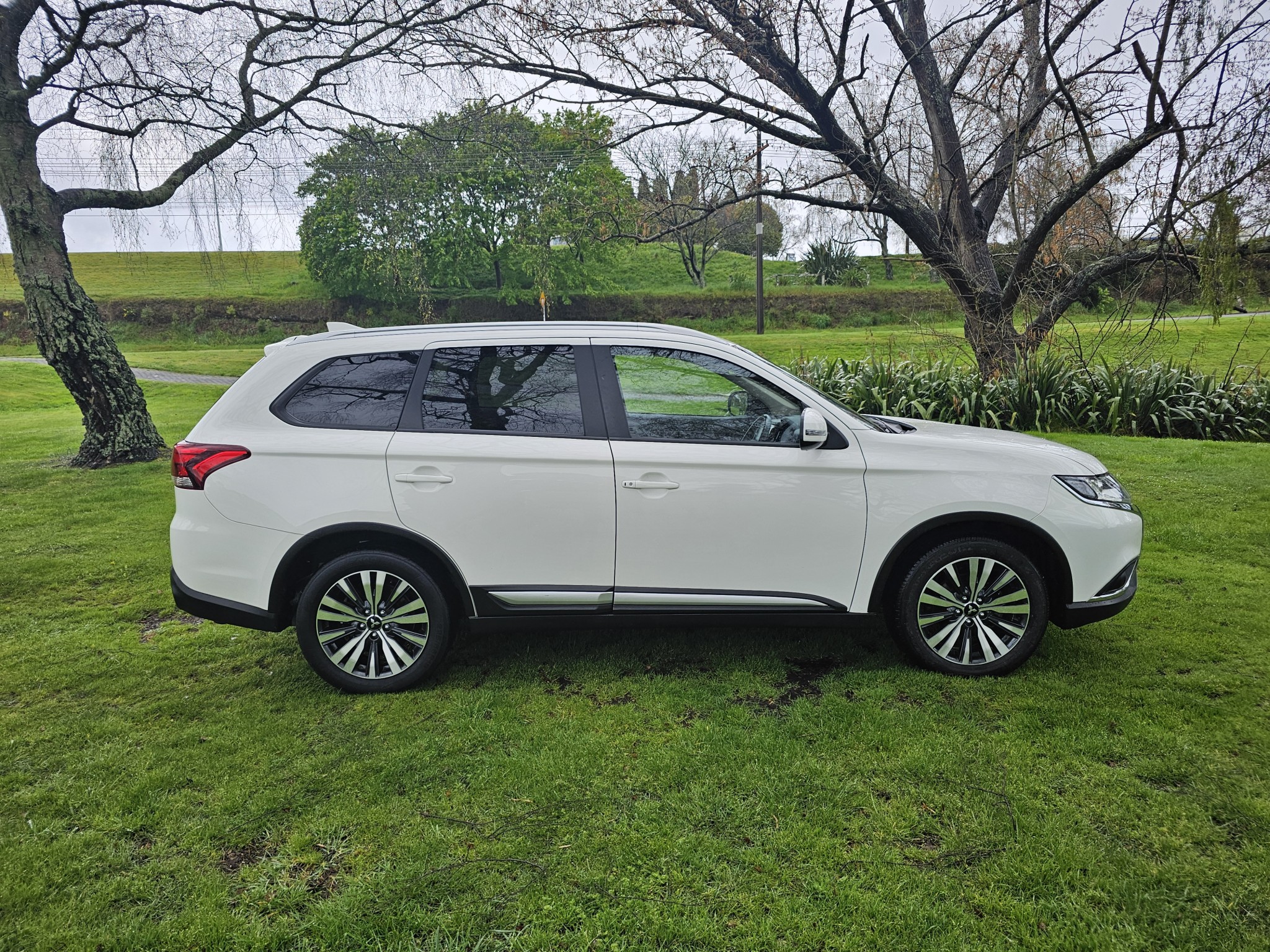 2021 Mitsubishi Outlander | XLS 2.4P/4WD/CVT | 24787 | 2