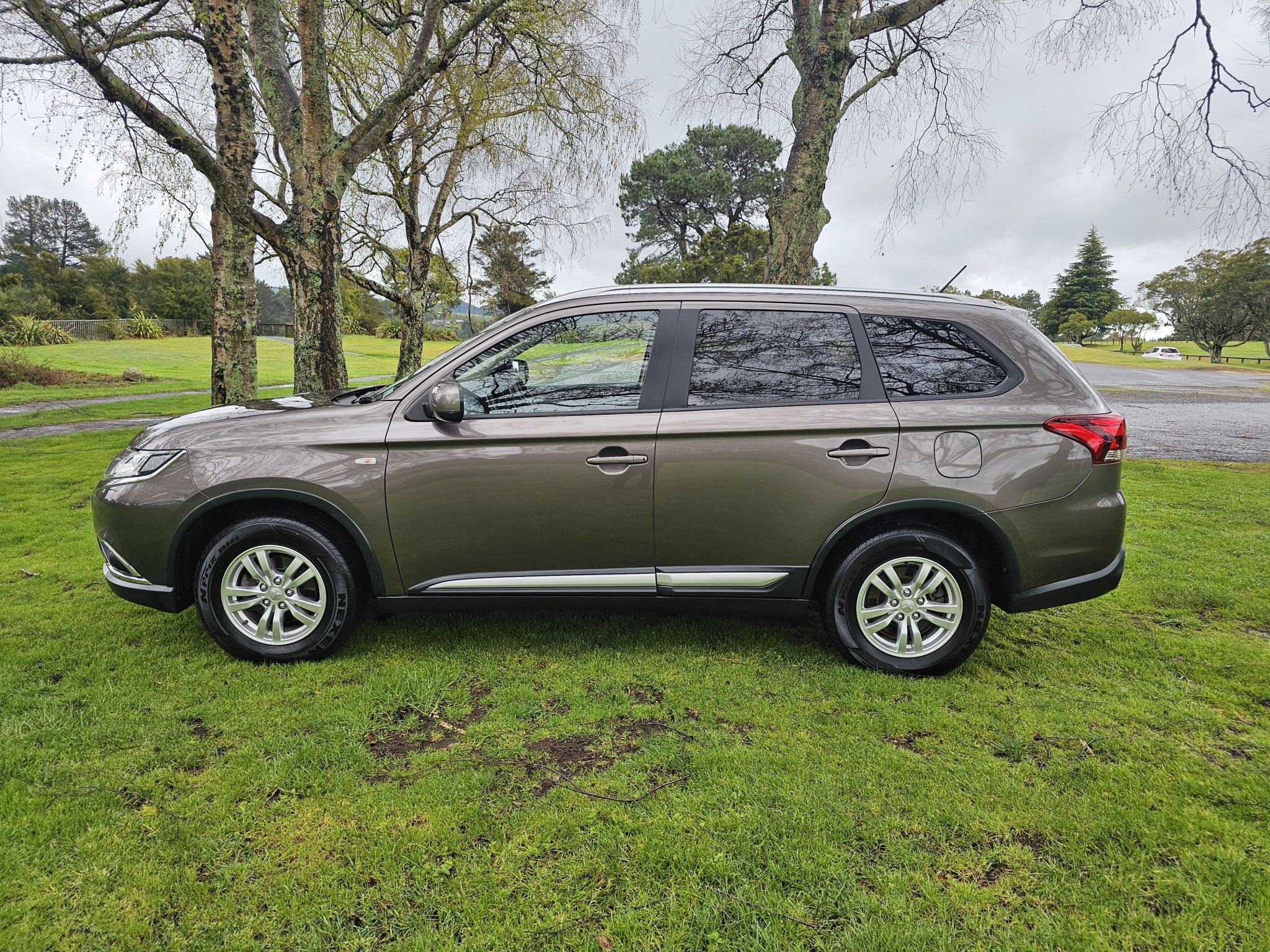 2016 Mitsubishi Outlander | LS 2.4P/4WD/CVT/SW/5 | 24792 | 7