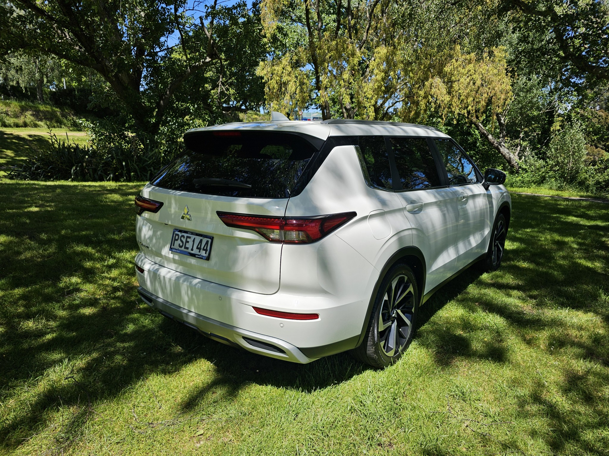 2023 Mitsubishi Outlander | XLS 2.5P/CVT | 25233 | 3